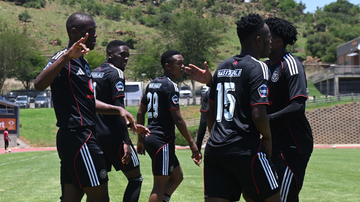 Chiefs thump Chippa, Pirates maintain top spot