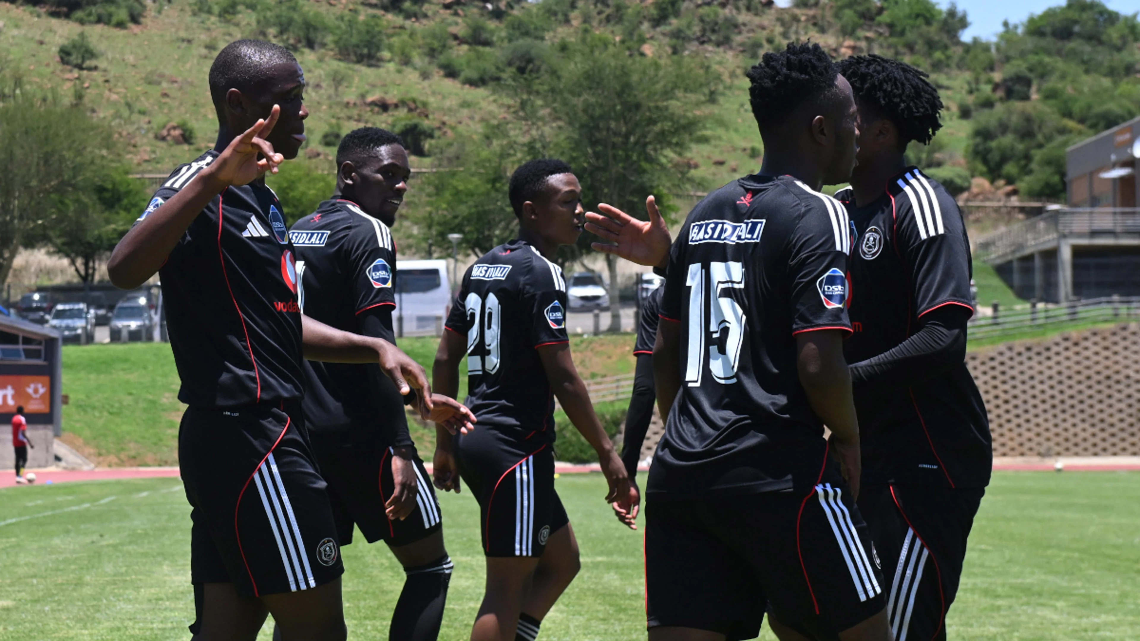 Chiefs thump Chippa, Pirates maintain top spot