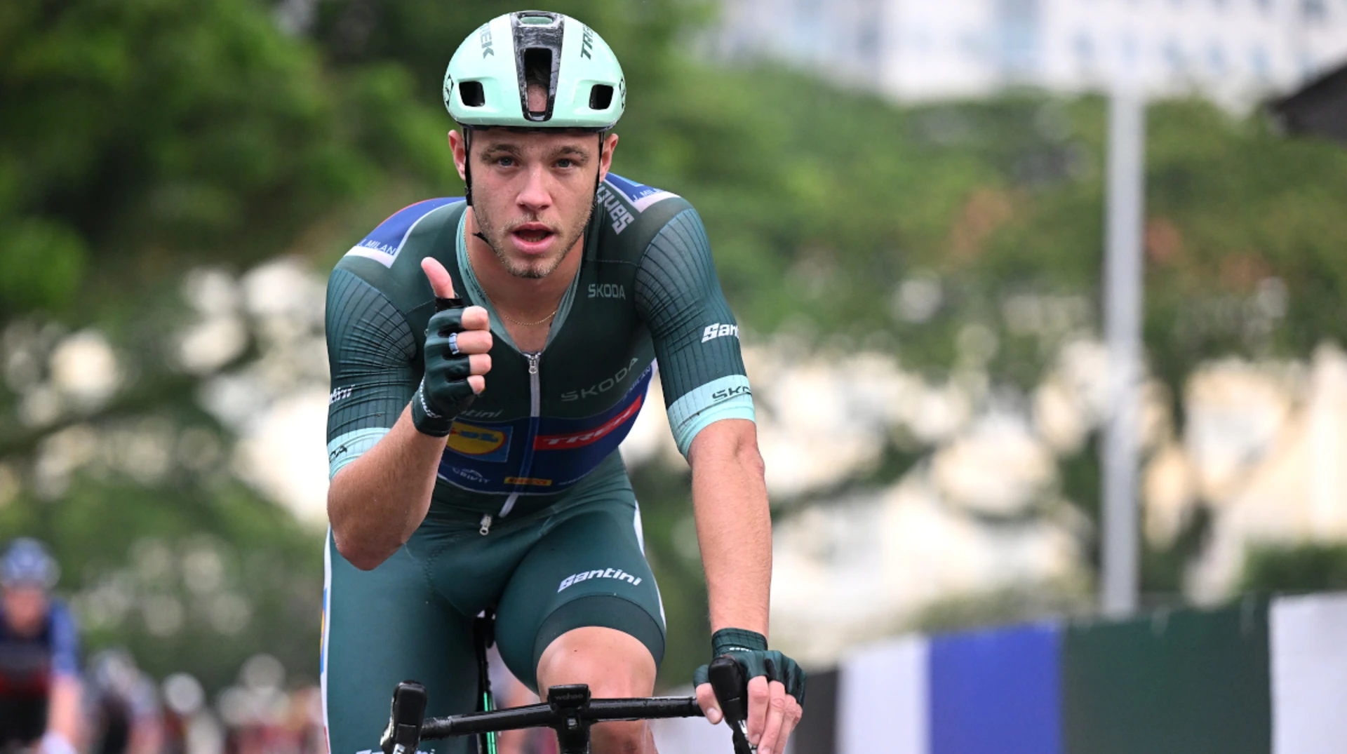 Jonathan Milan wins wet Tour de France Singapore Criterium