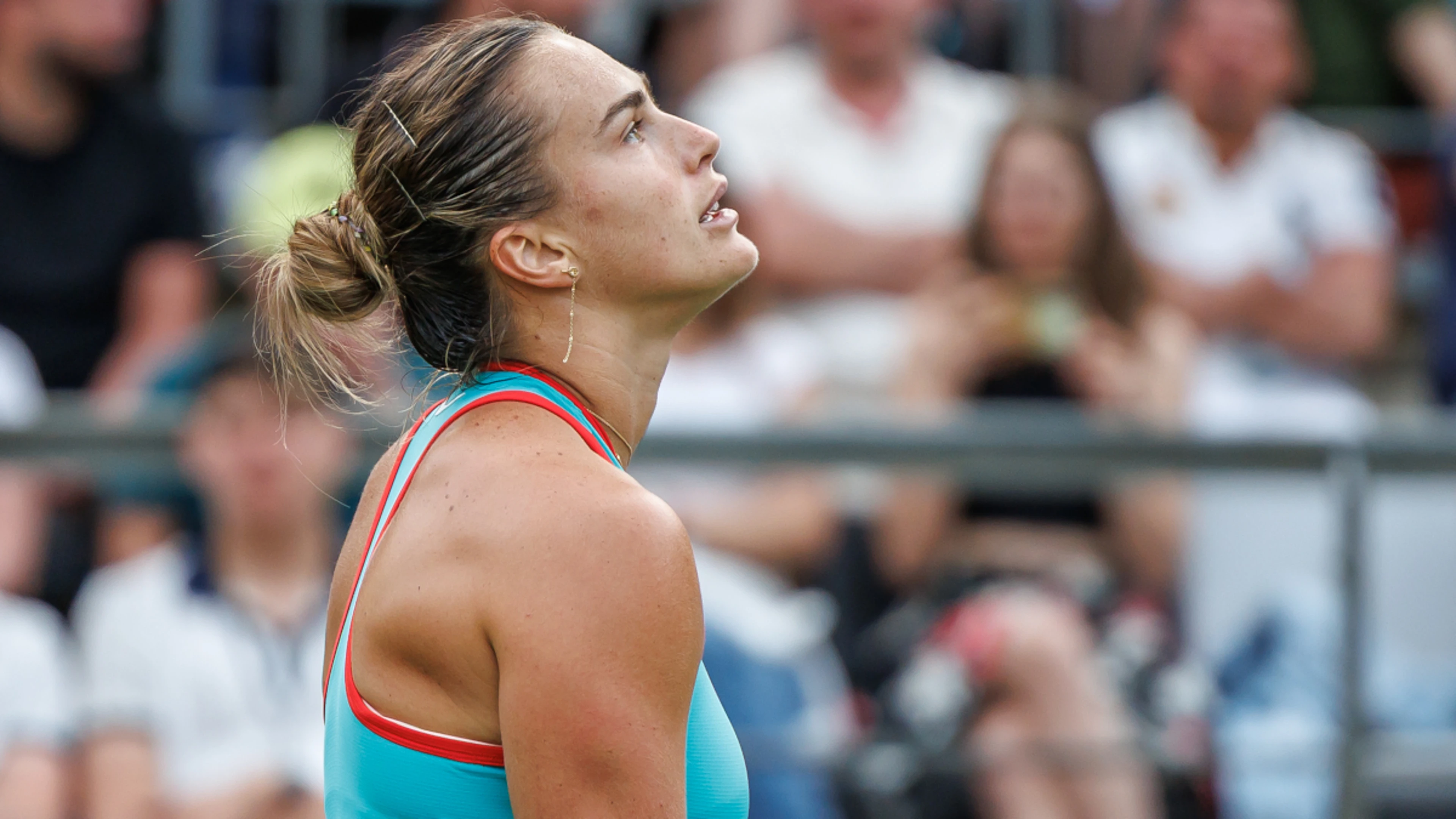 Sabalenka complains after match suspended due to bad light