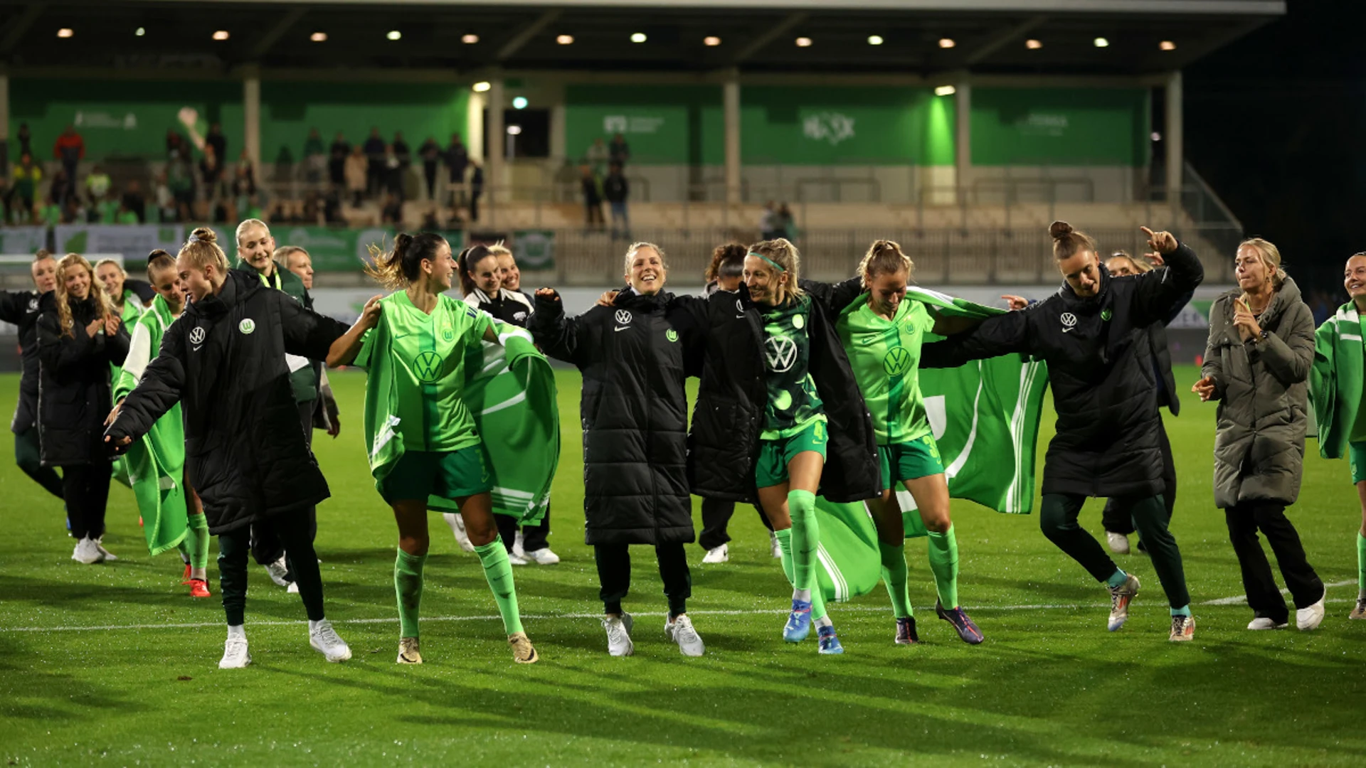 Wolfsburg romp into Women's Champions League group stage