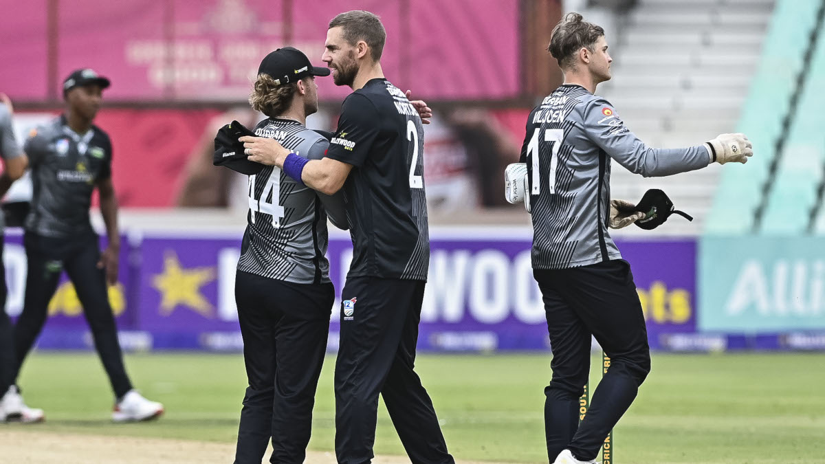 Dominant Dolphins thrash woeful Warriors