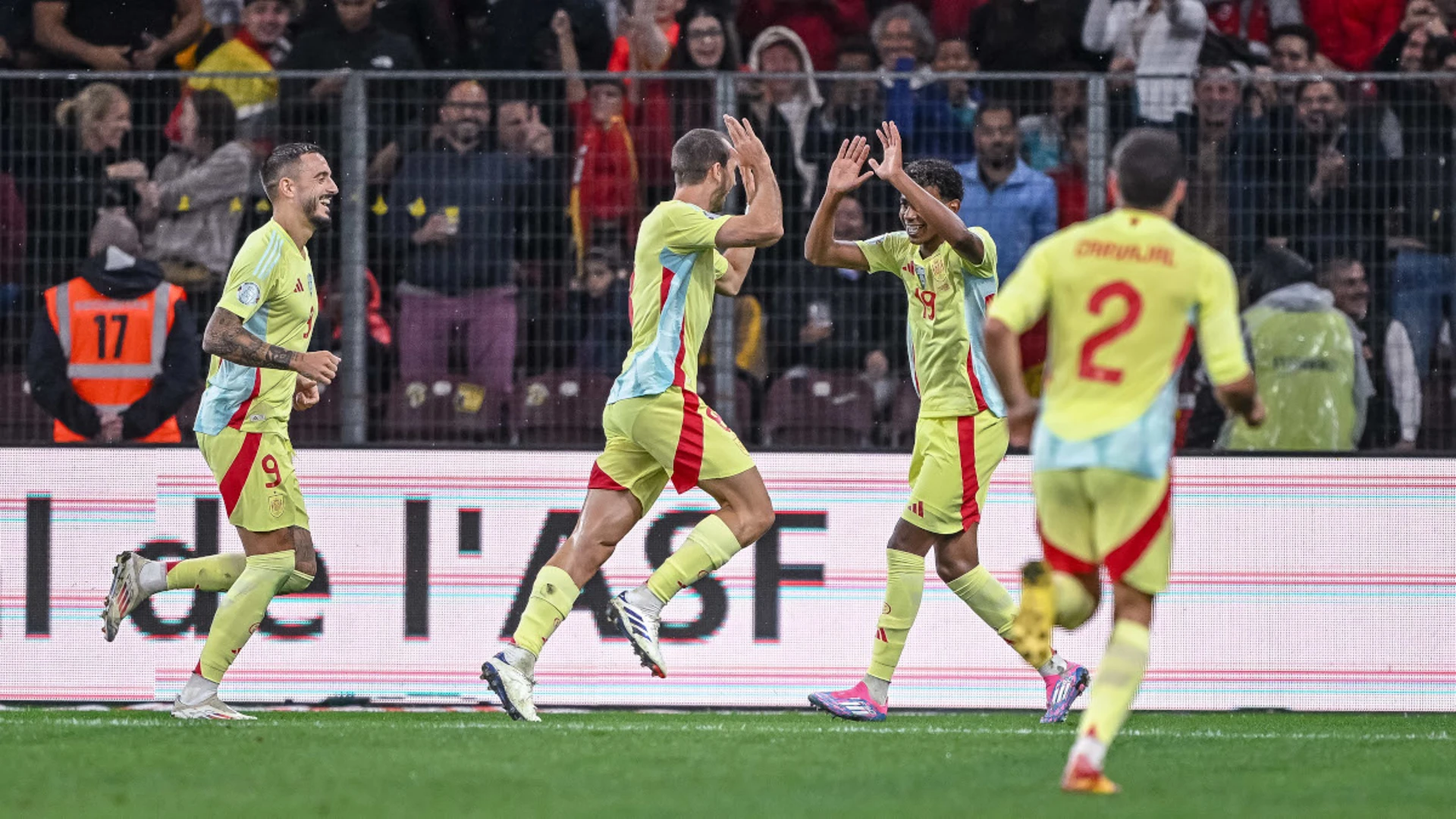 Ruiz double helps 10-man Spain thump Switzerland