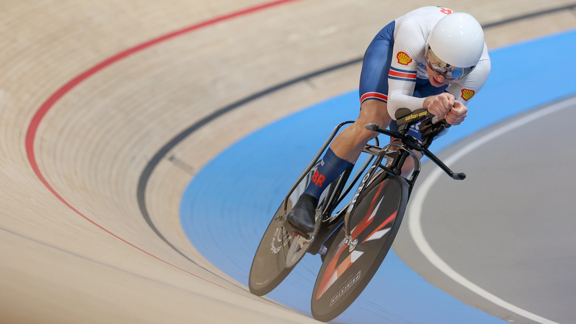 Britain's Charlton breaks individual pursuit world record