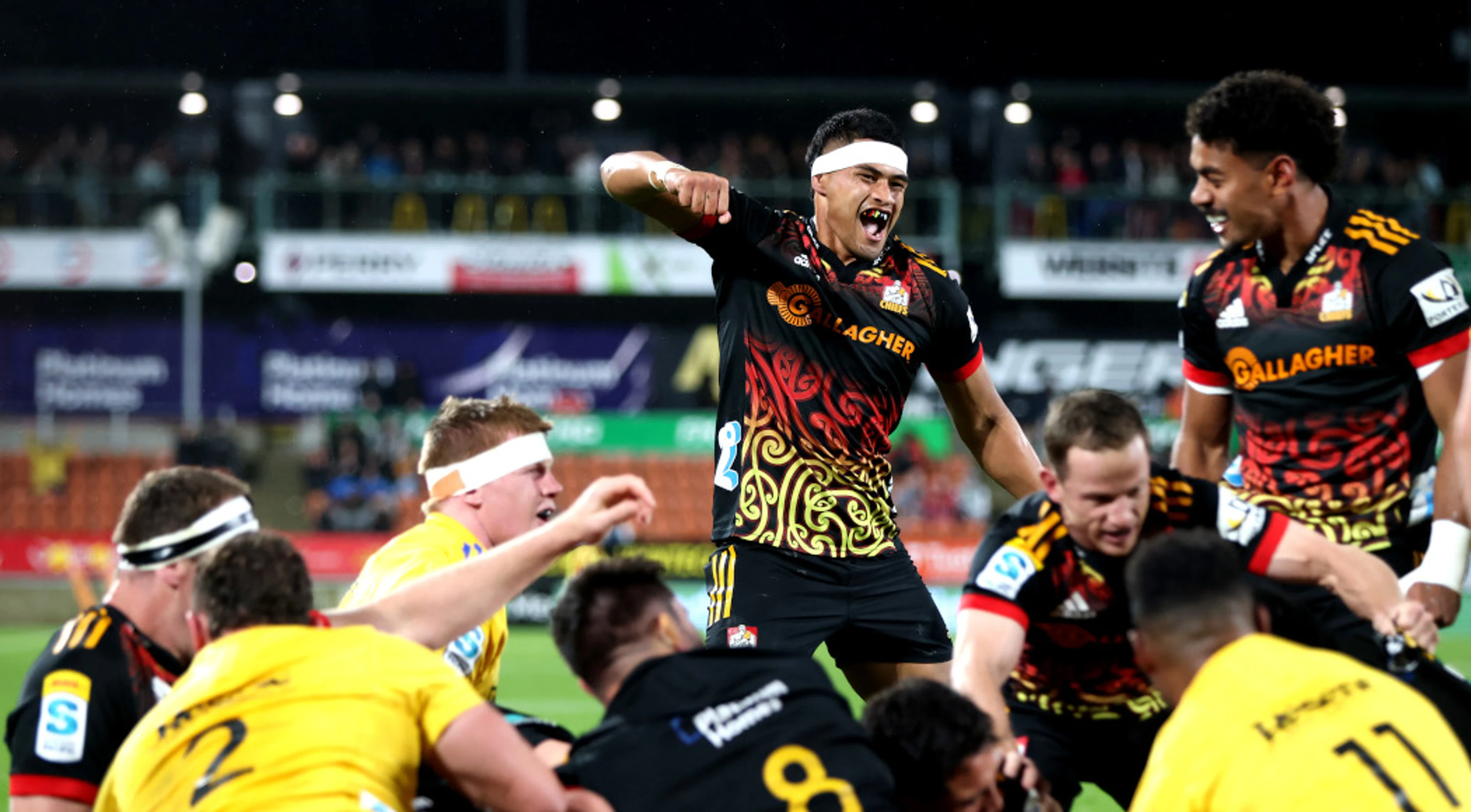 Chiefs cement top spot with win over Hurricanes