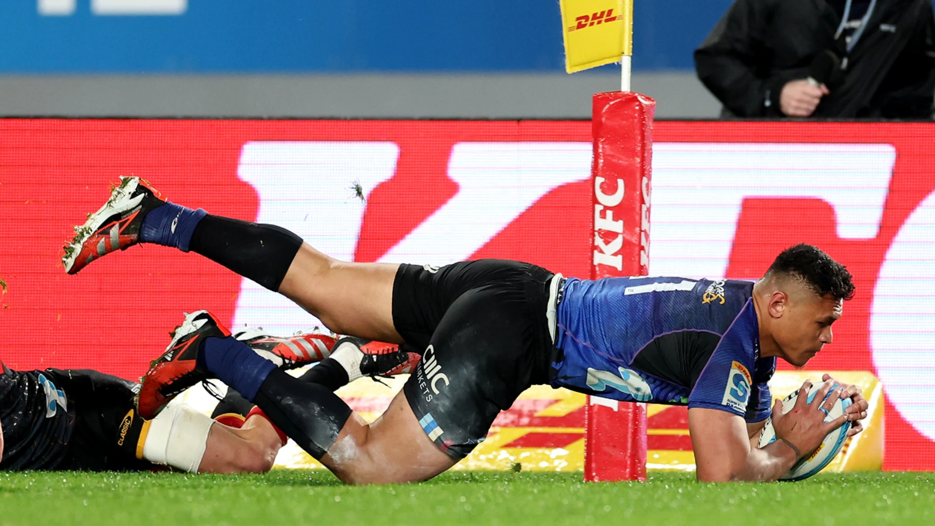 Blues crush Chiefs to win Super Rugby final