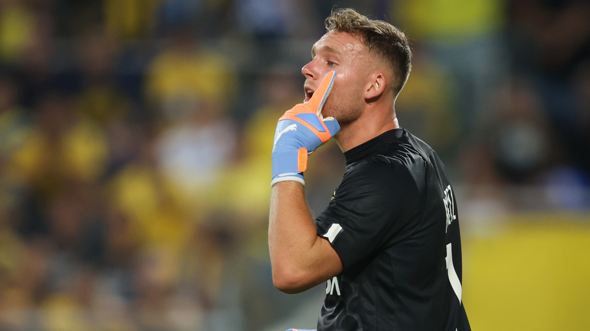 Keeper Peretz arrival is investment for the future, says Bayern CEO