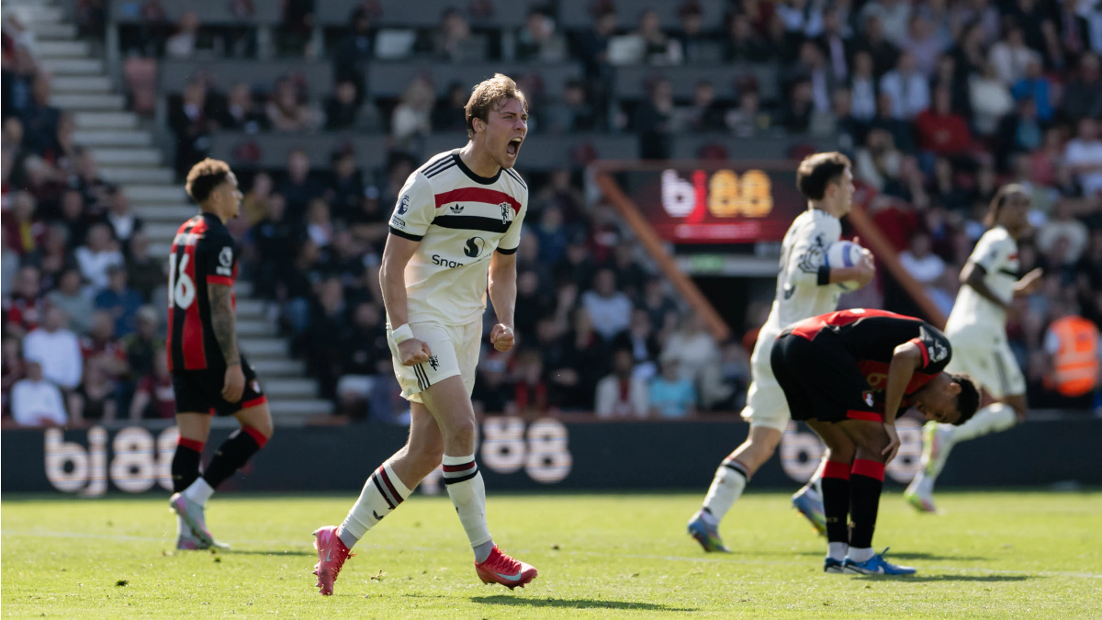 Hojlund strikes at the death to rescue Man Utd in Bournemouth draw