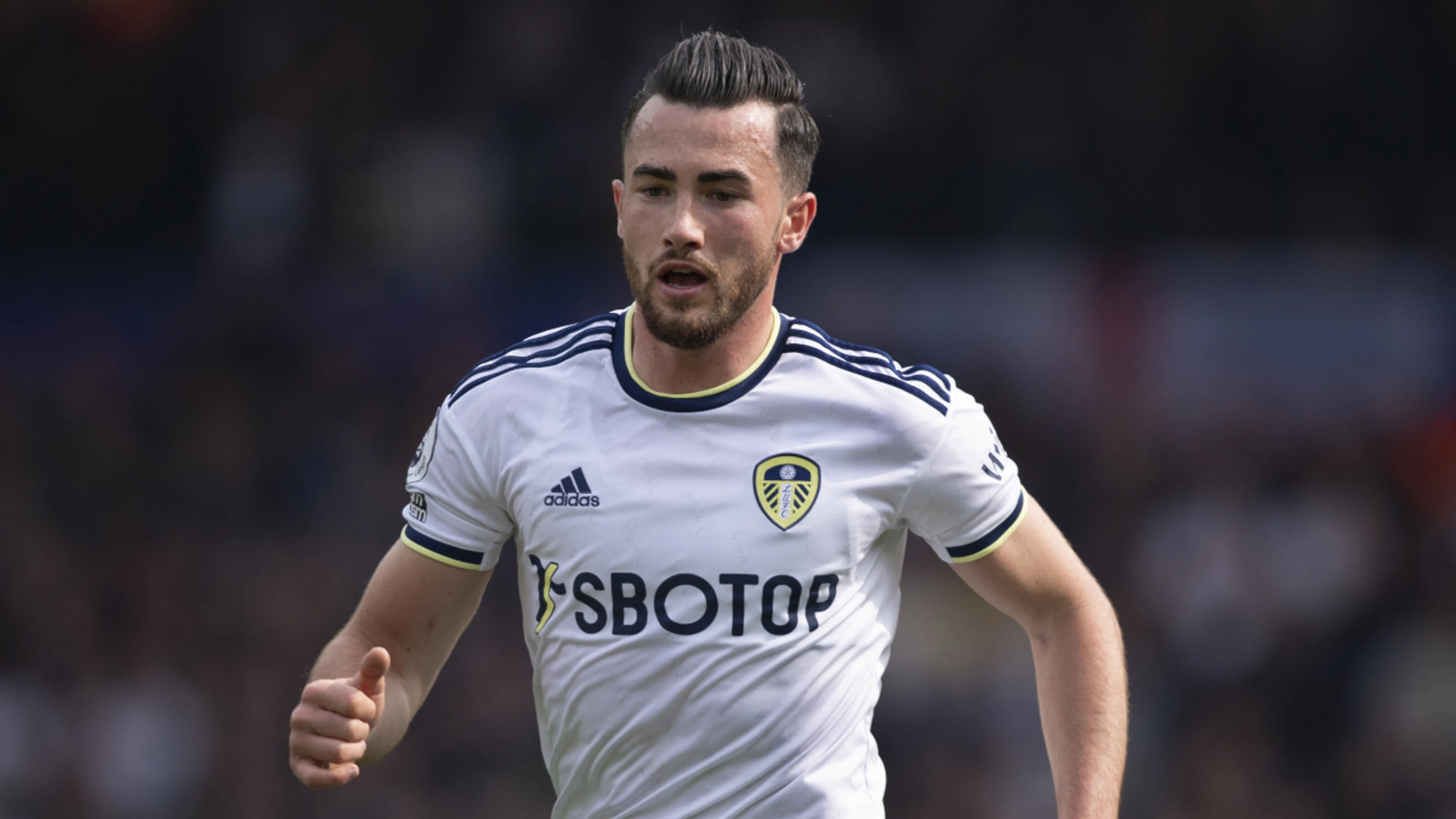 Everton sign Harrison on loan from Leeds