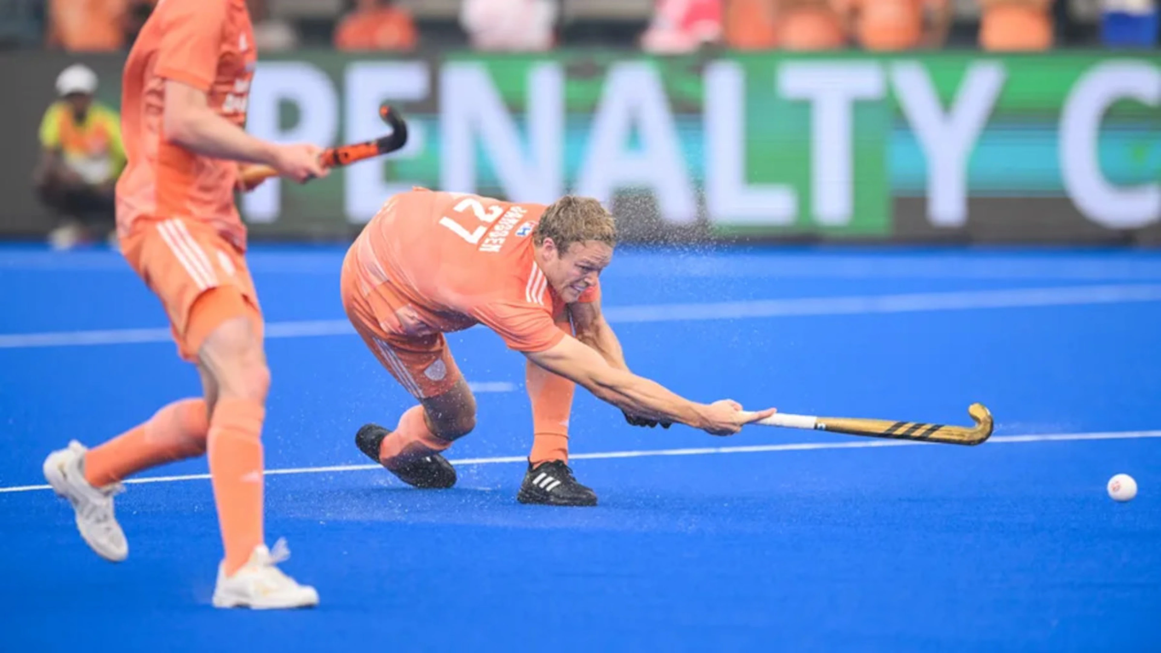 Record-breaking Dutch joined by England in quarterfinals