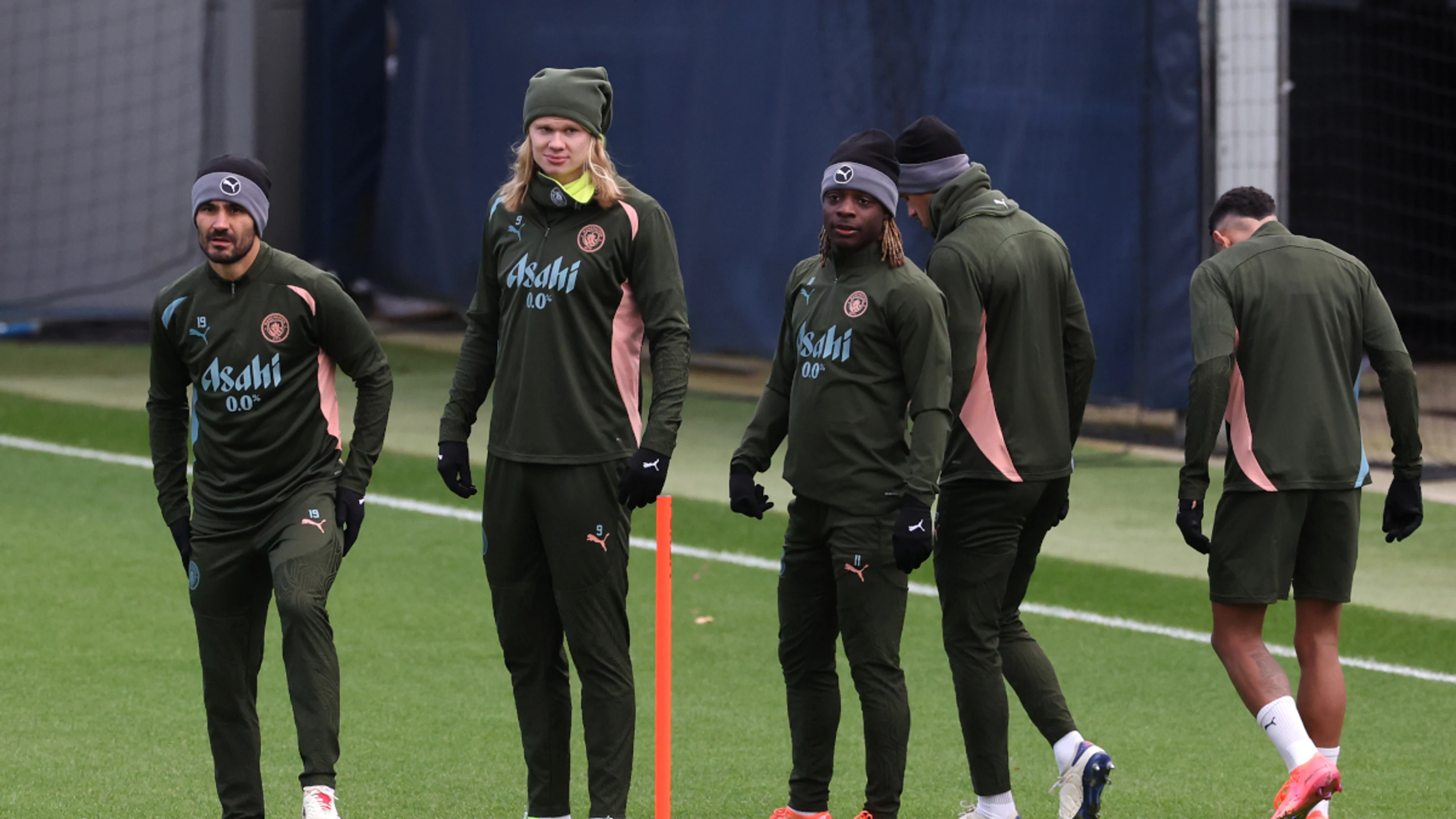 Manchester City bid to pick up steam against Manchester United