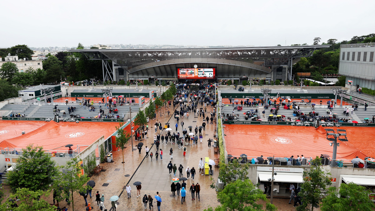 Rain wreaks havoc on Roland Garros schedule