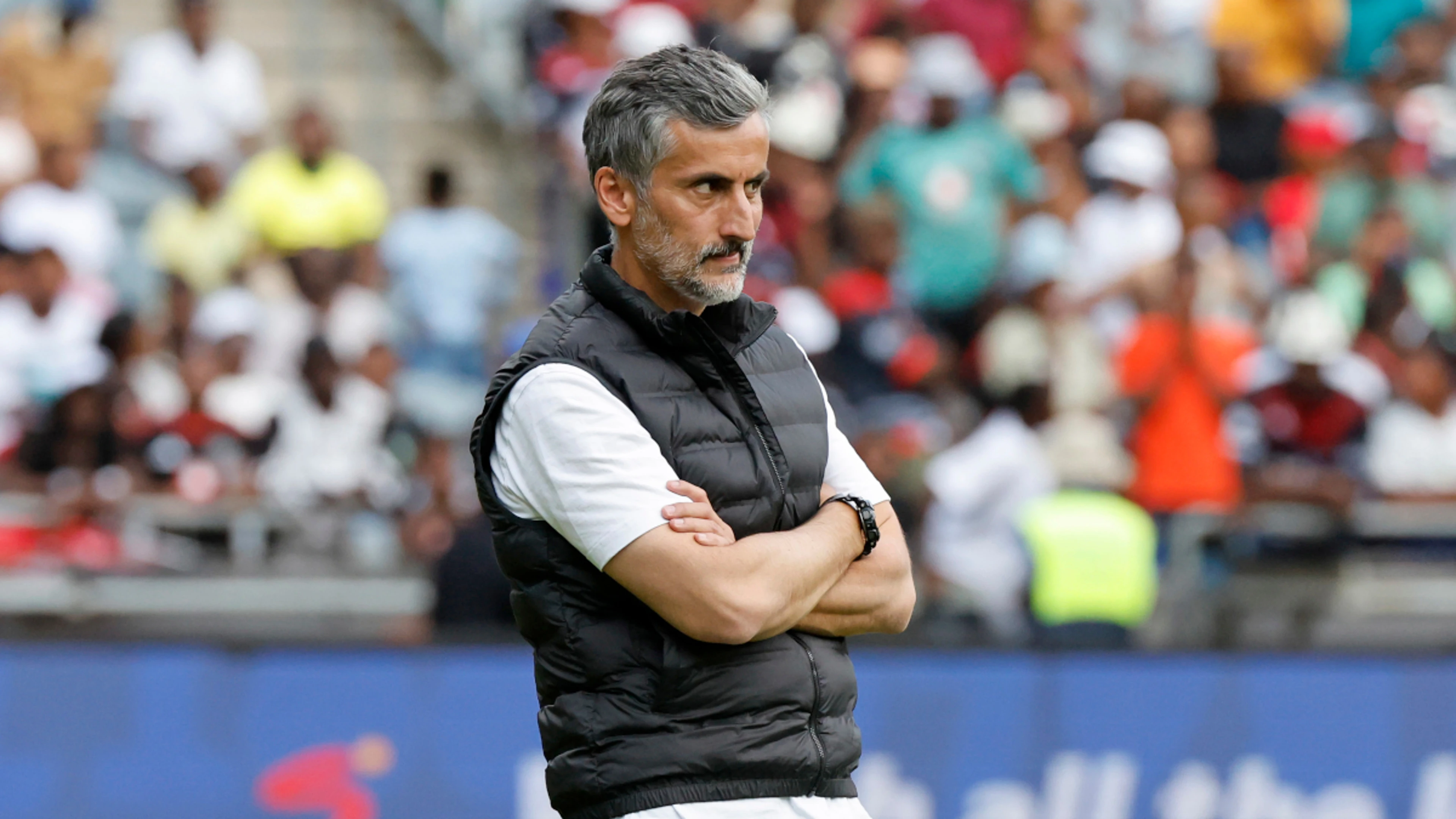 Pirates coach defends selection policy