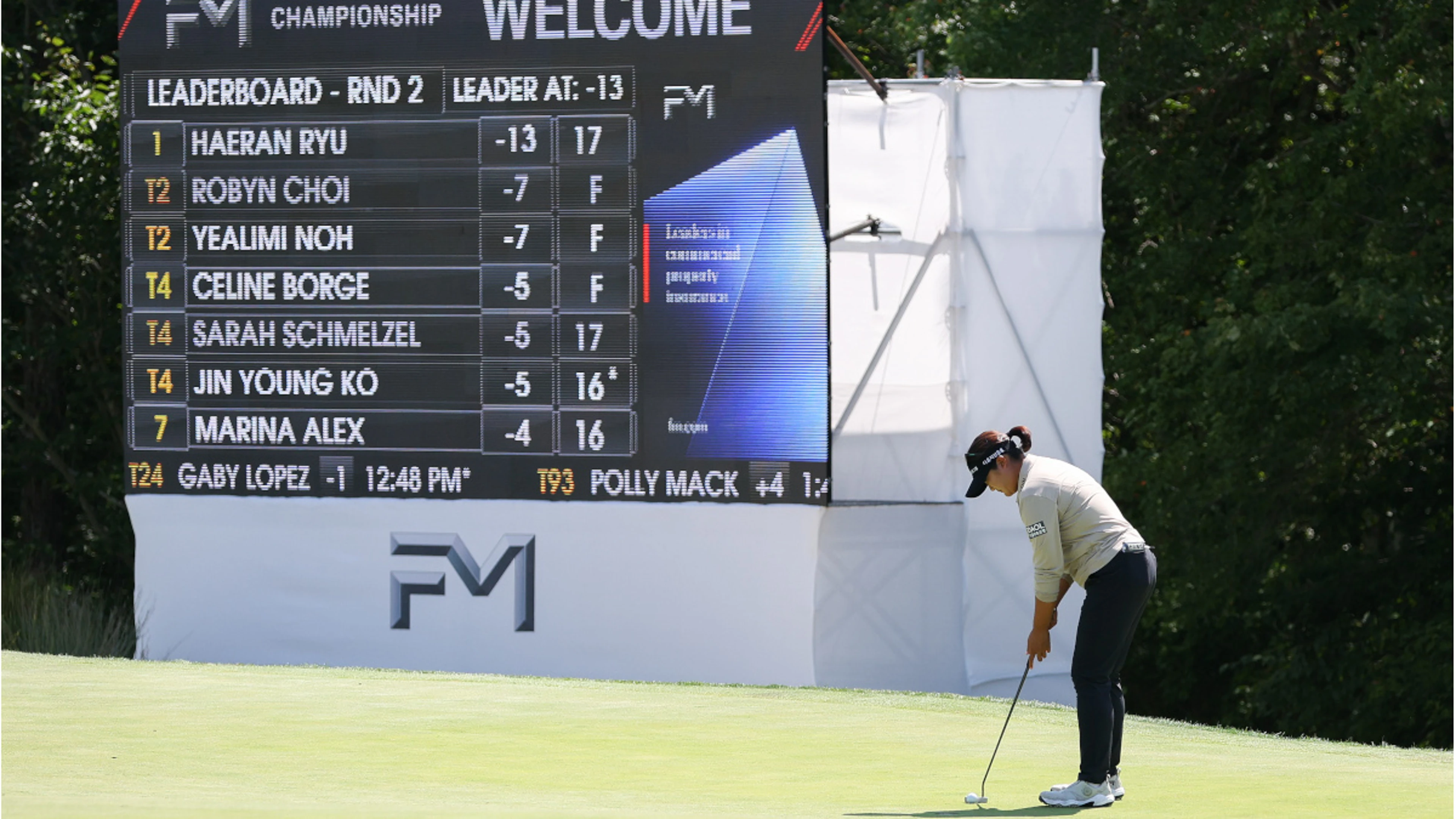 Ryu's birdie streaks give her six shot lead at FM Championship