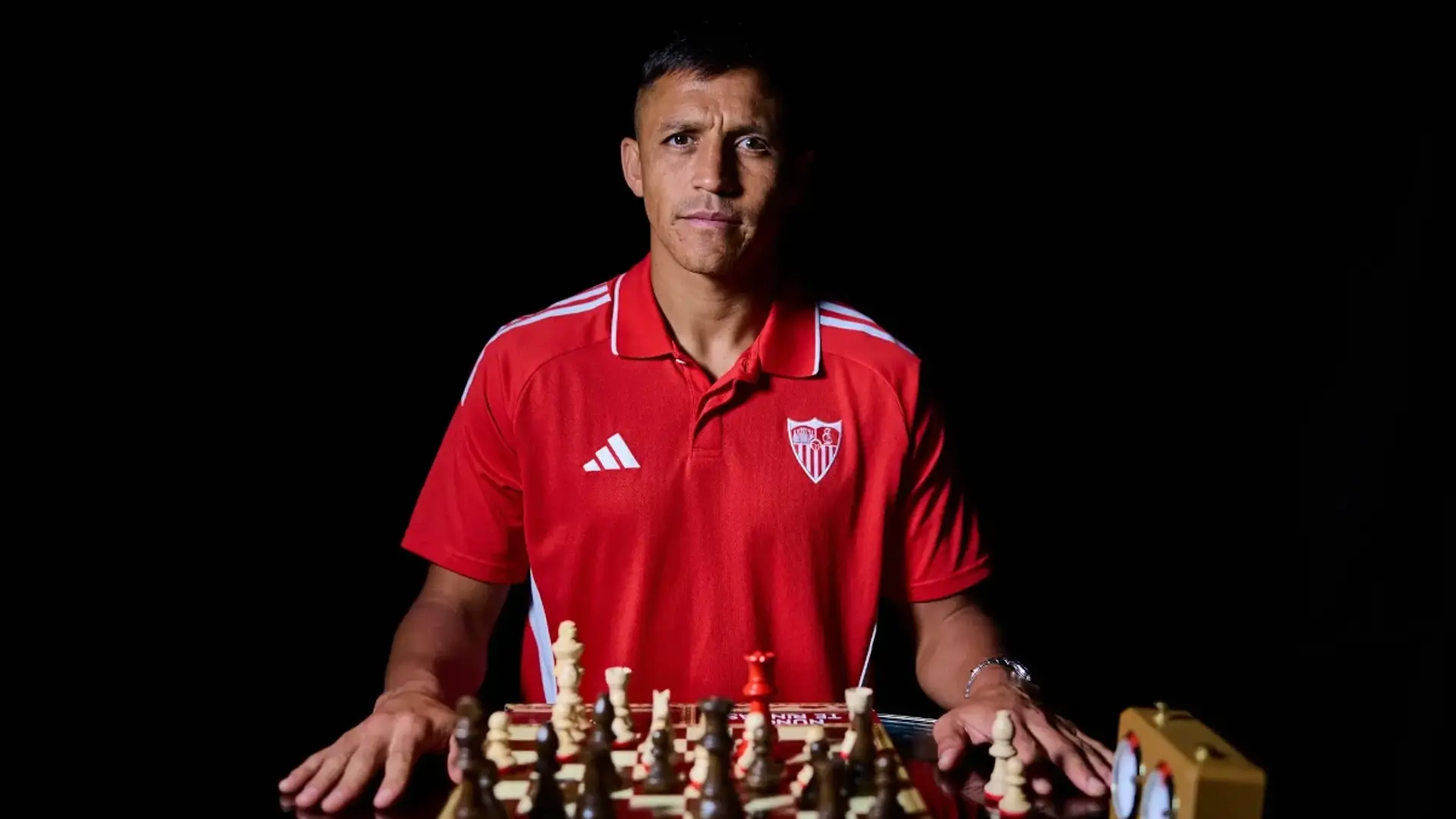 Chile great Sanchez joins Sevilla from Udinese