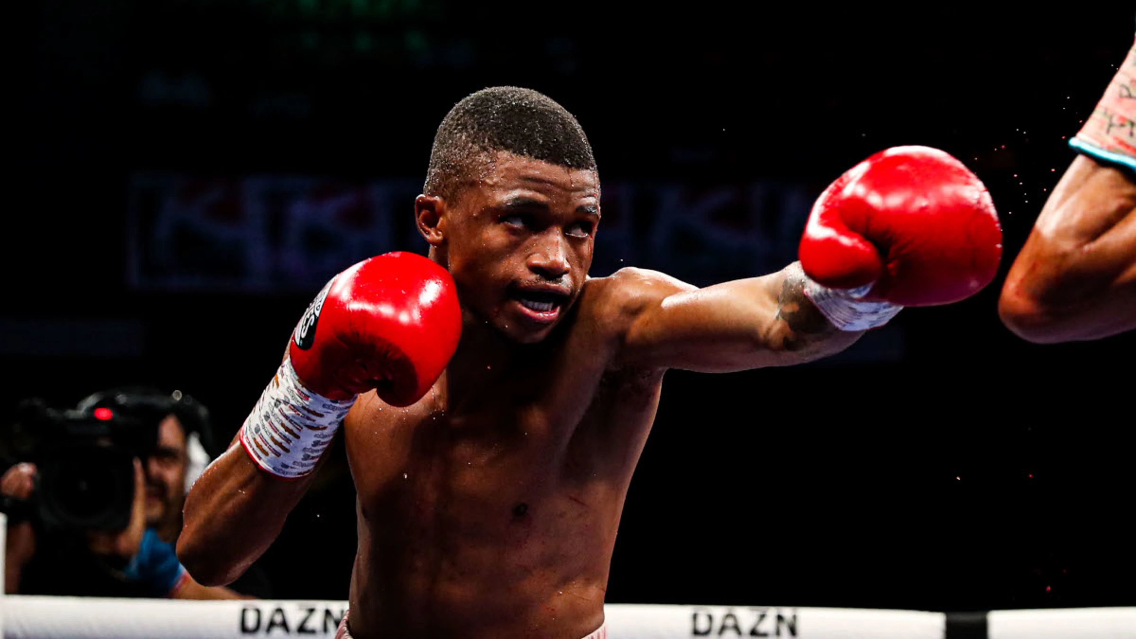 Nontshinga defends against Dominguez in Monte Carlo