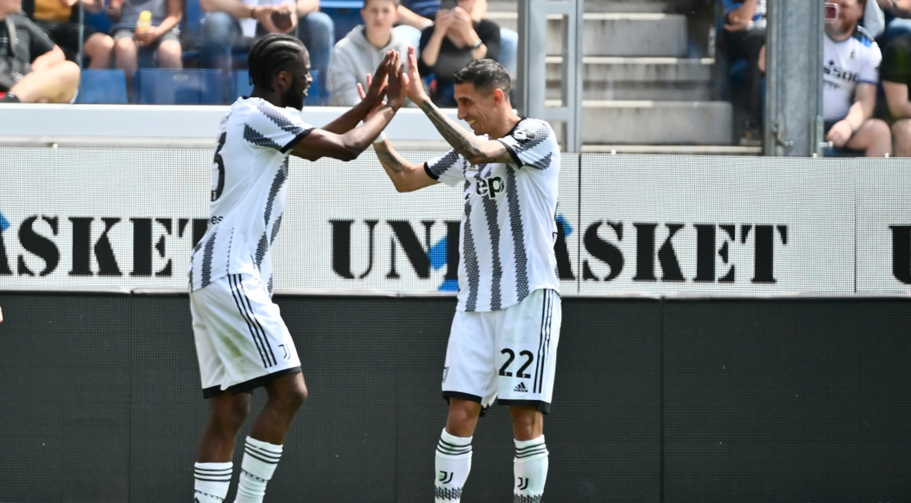 Juventus up to second in Serie A with a win at Atalanta