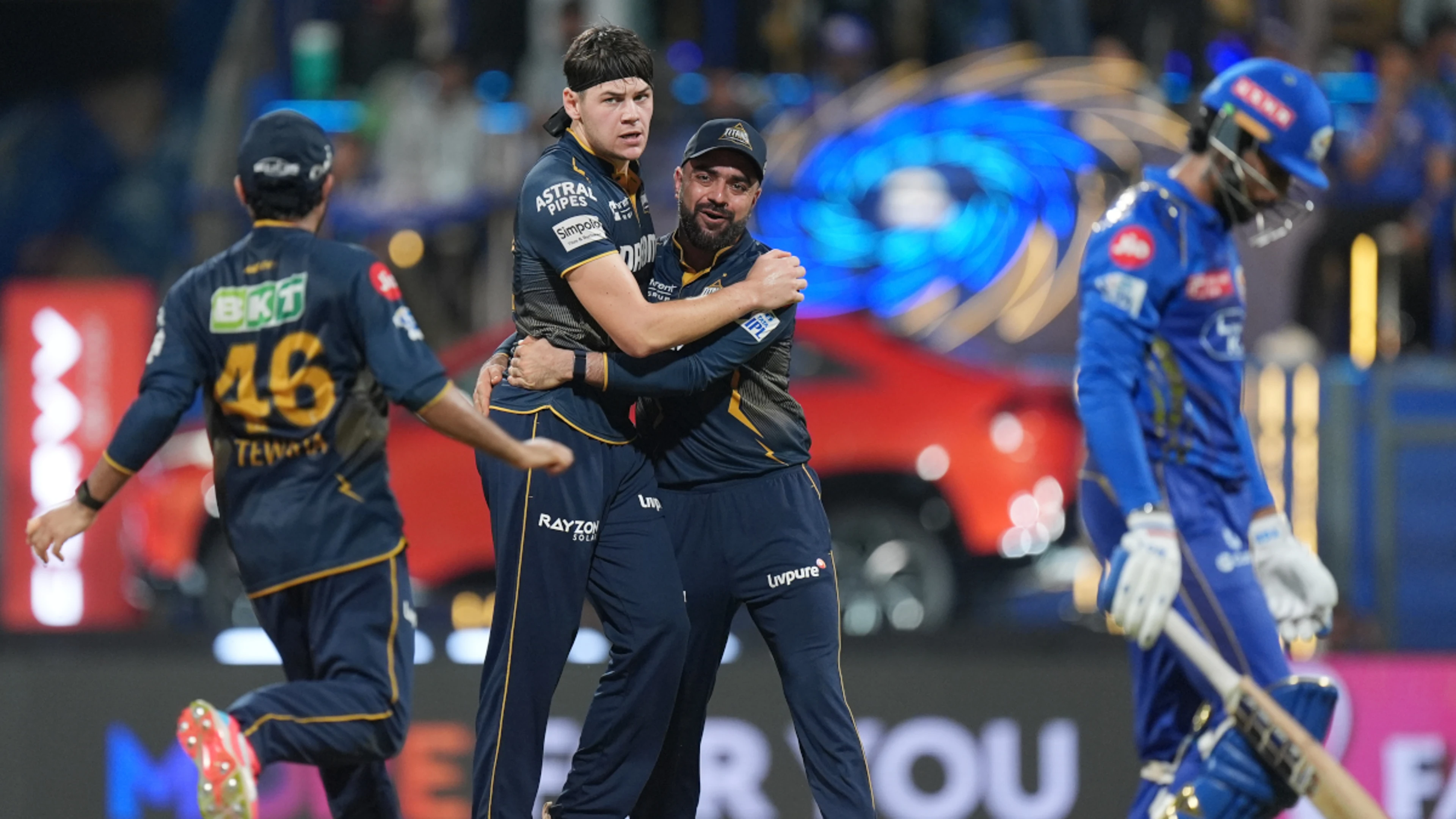 Gujarat snatch dramatic victory