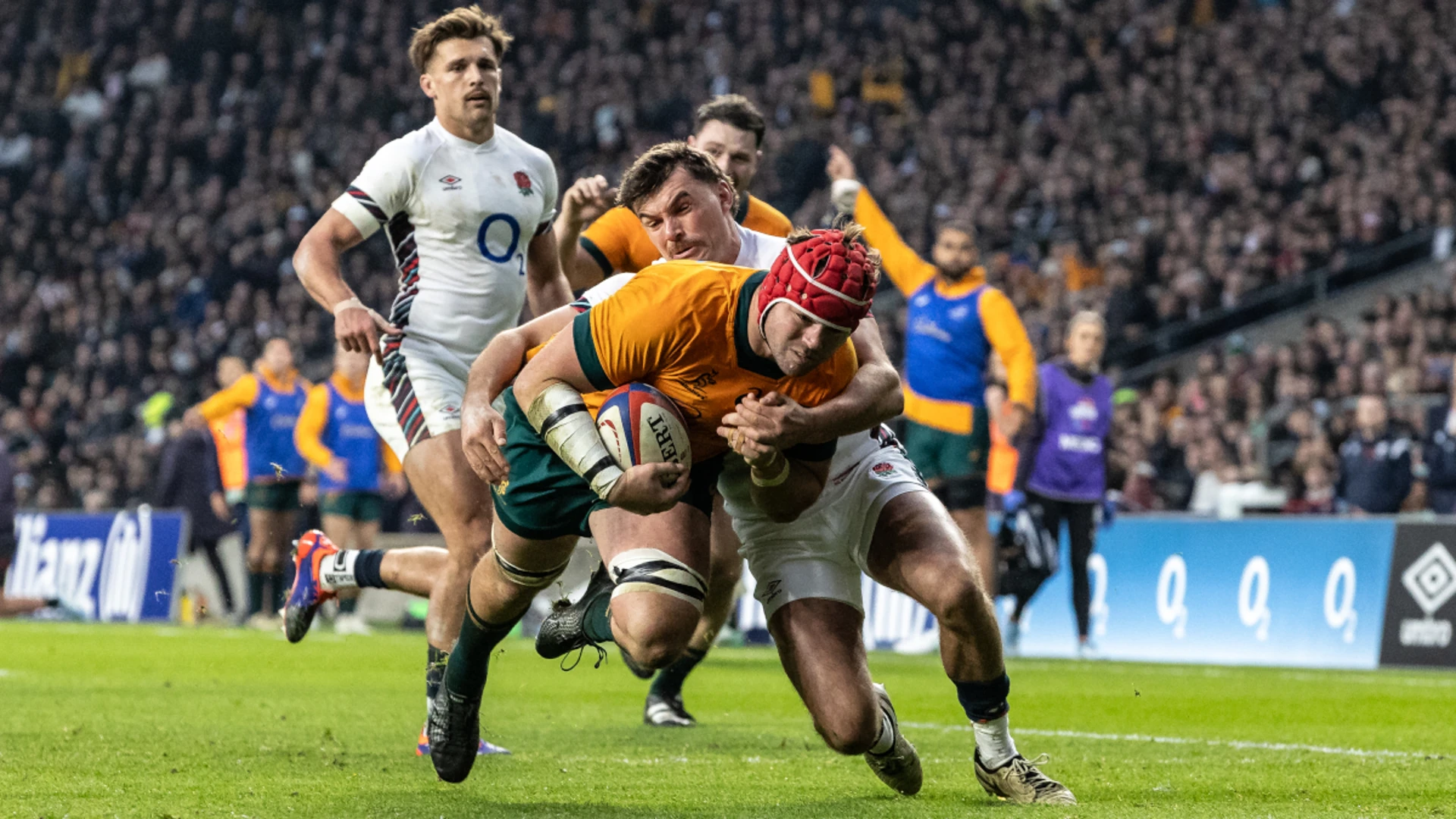 Jorgensen's late try propels Australia to a dramatic win over England