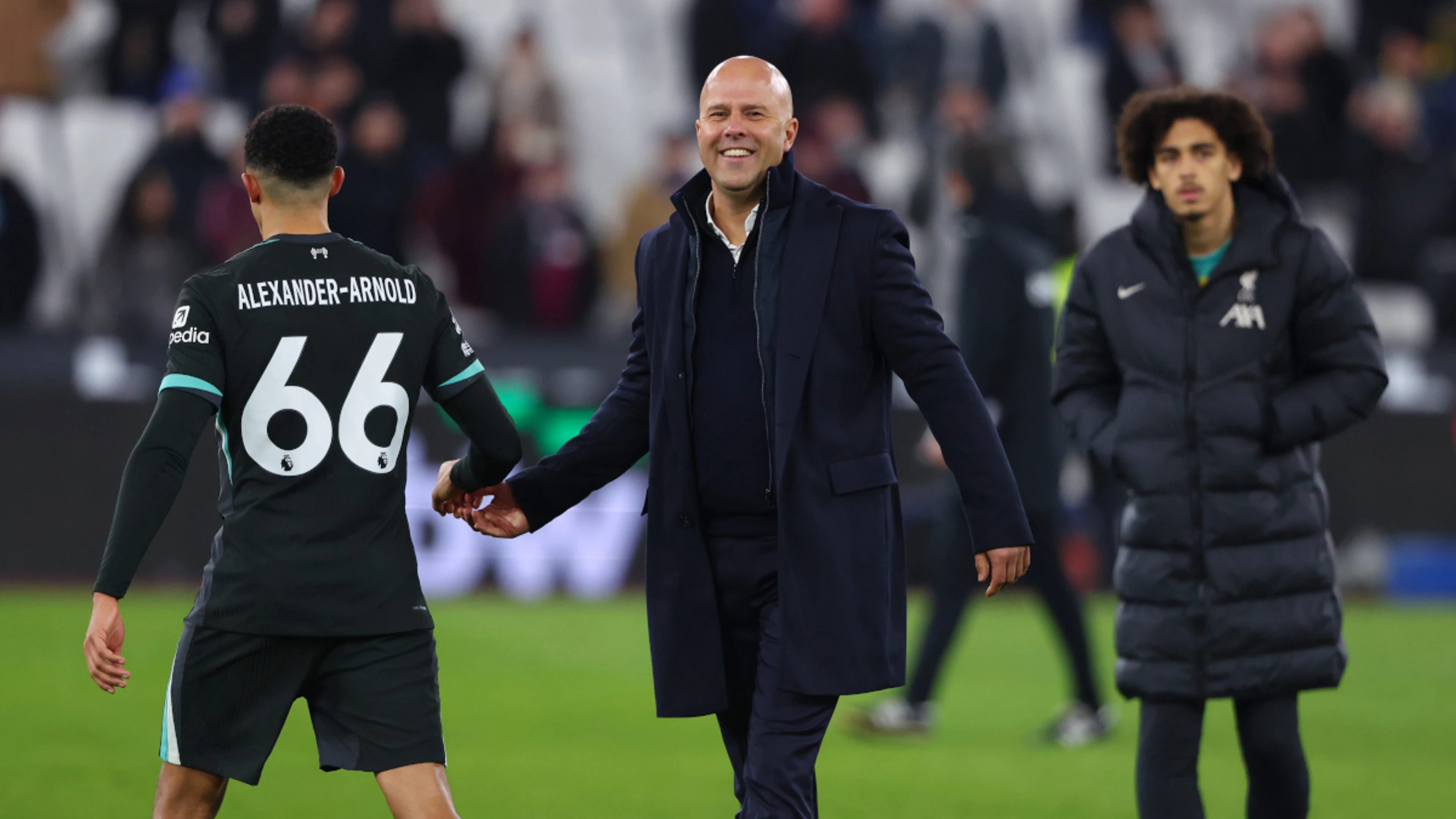 Contract issues not affecting Alexander-Arnold's form - Slot