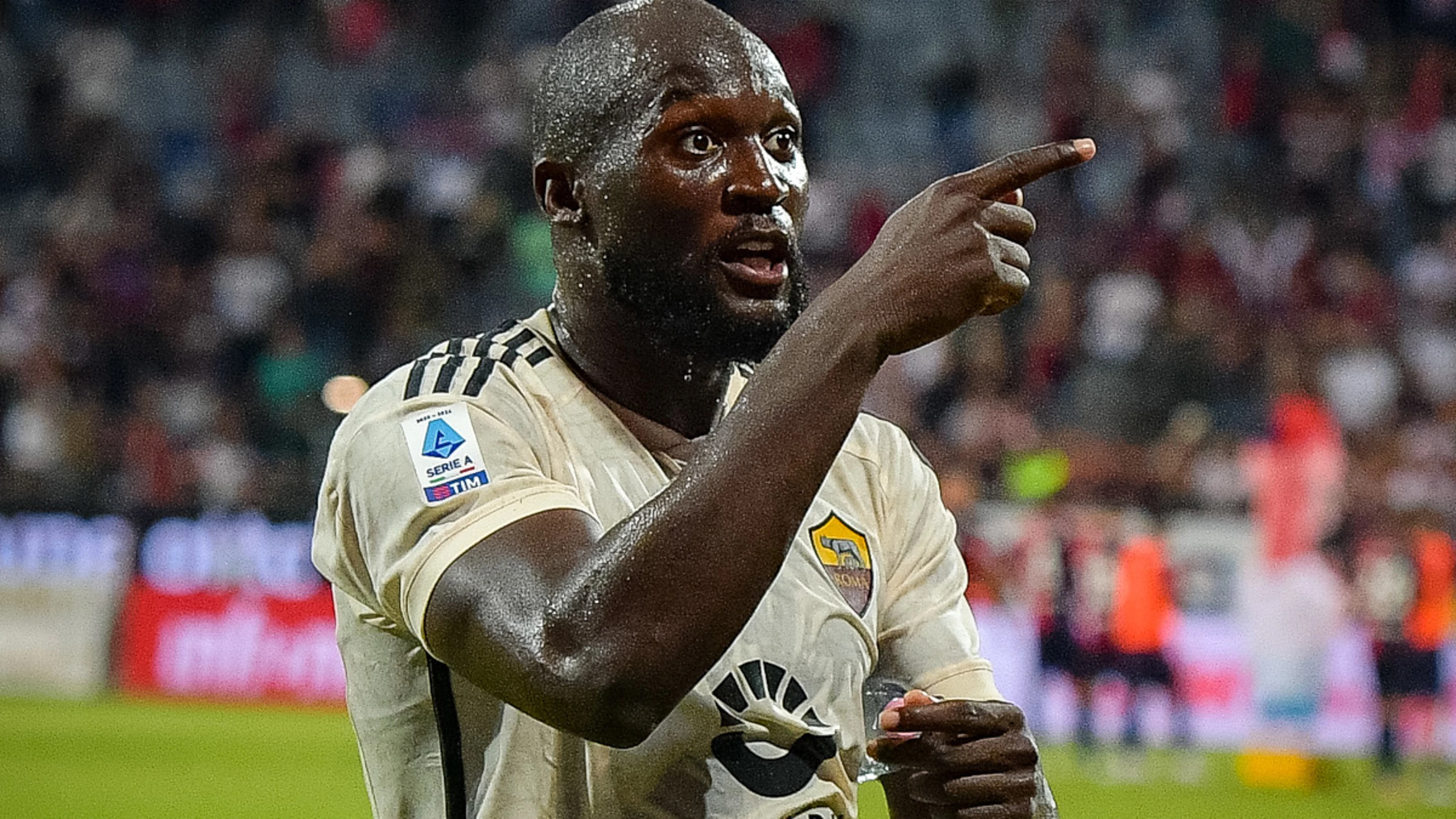 Fiorentina beat Napoli, Lukaku on-form in Roma win