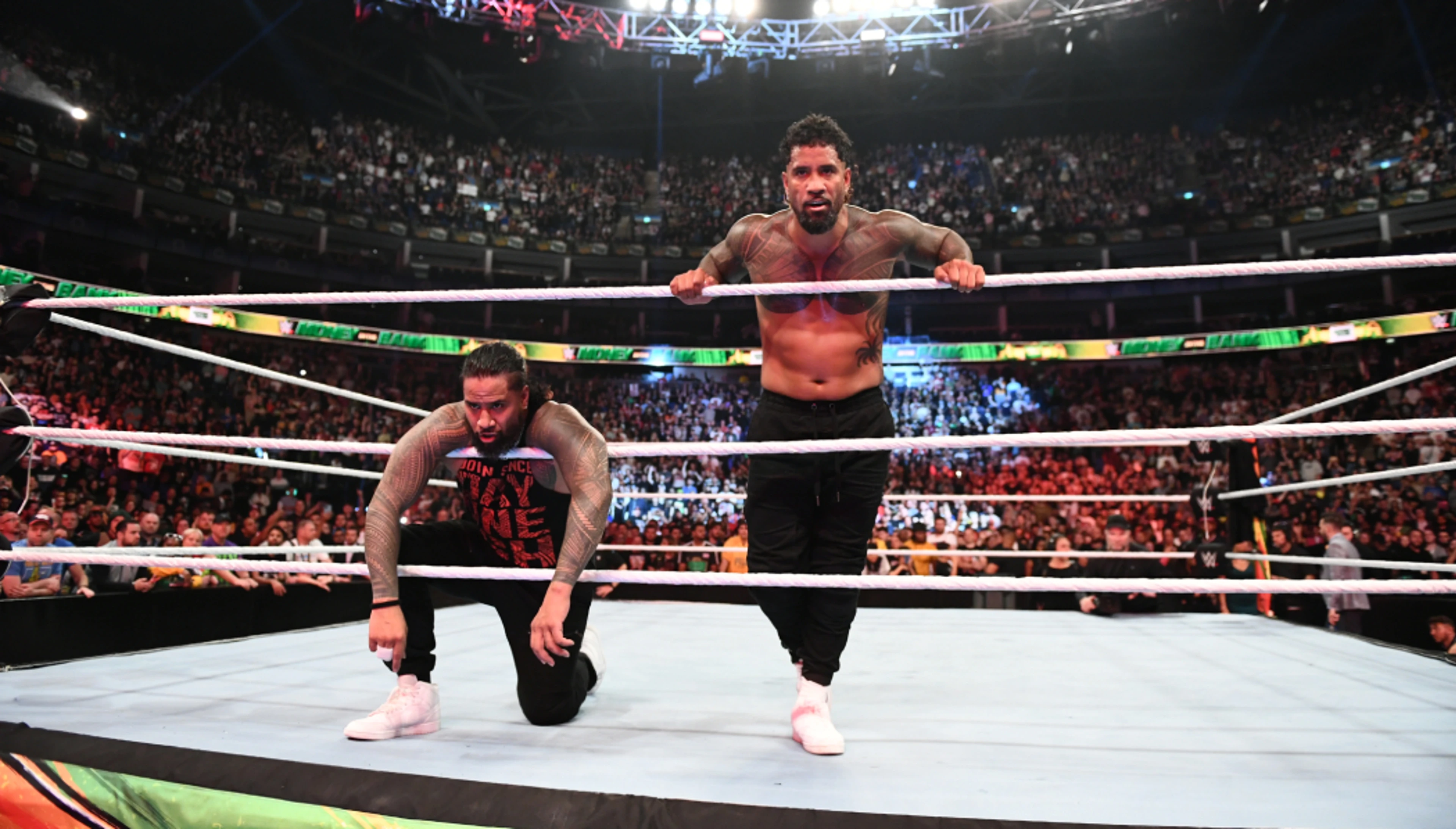 The Usos overcome Roman Reigns and Solo Sikoa at Money i the Bank