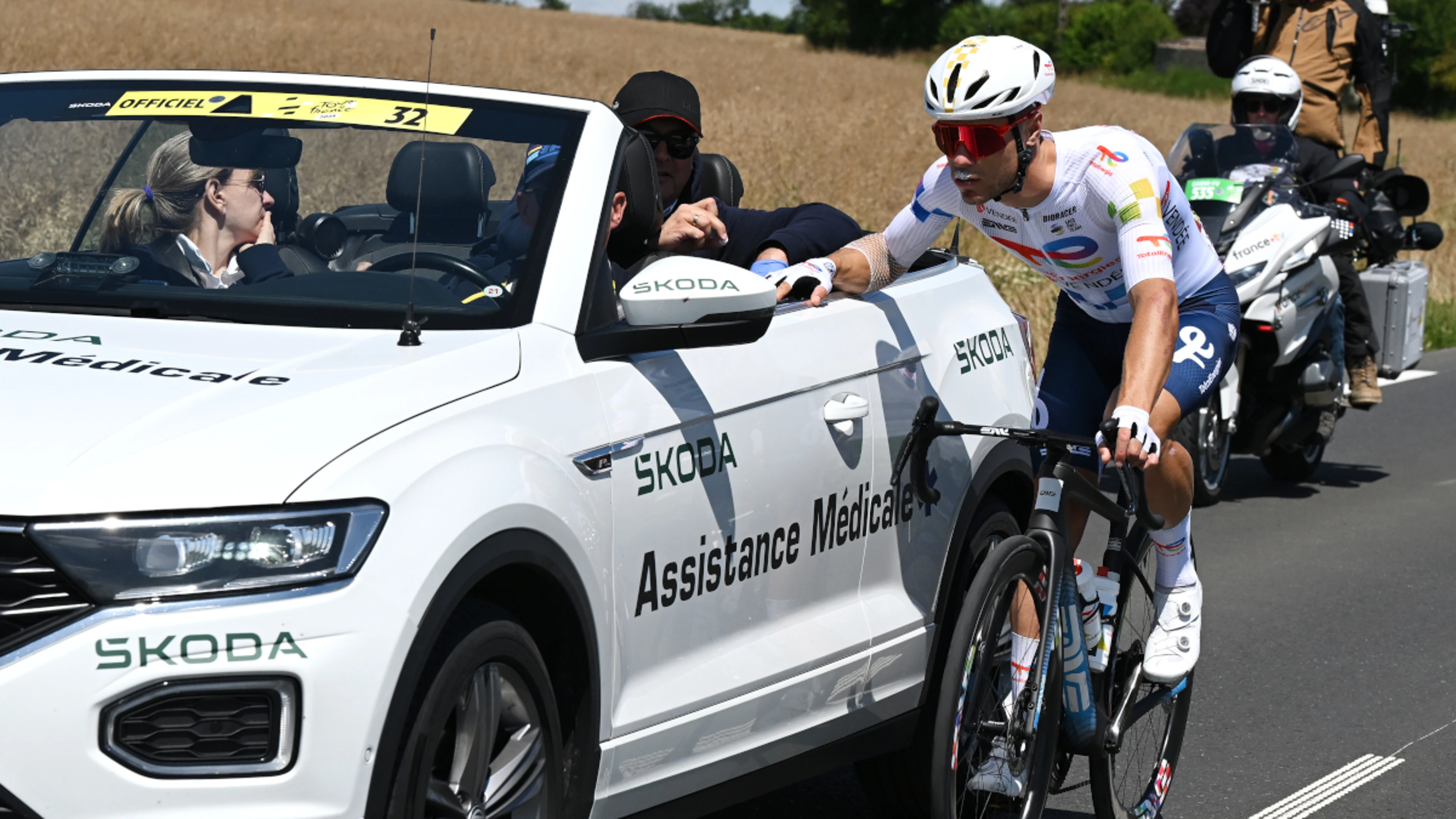 Rider quits Tour de France after cycling 174km with fractured shoulder