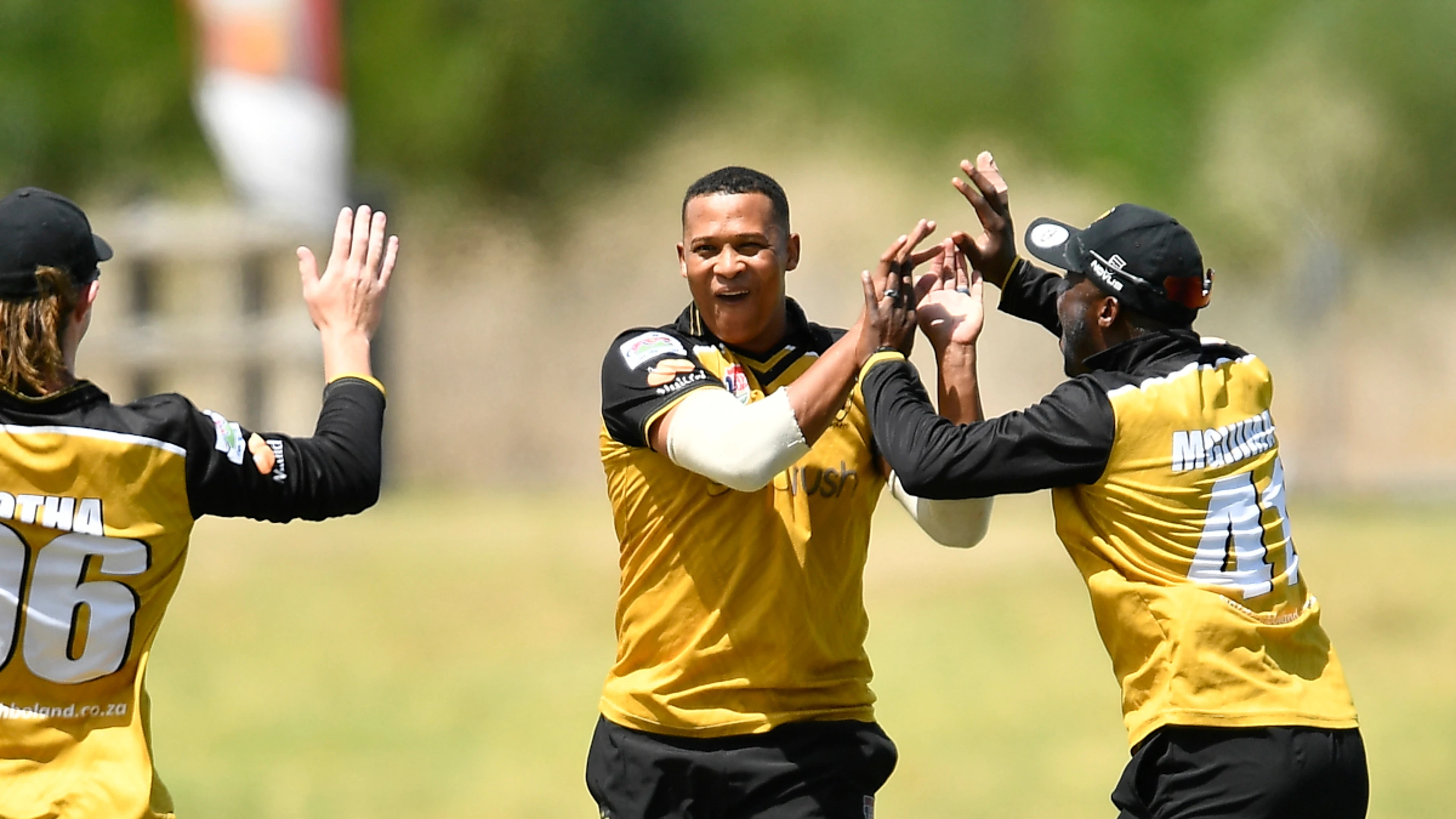 Stuurman, Botha hand Boland nervy victory over Dragons