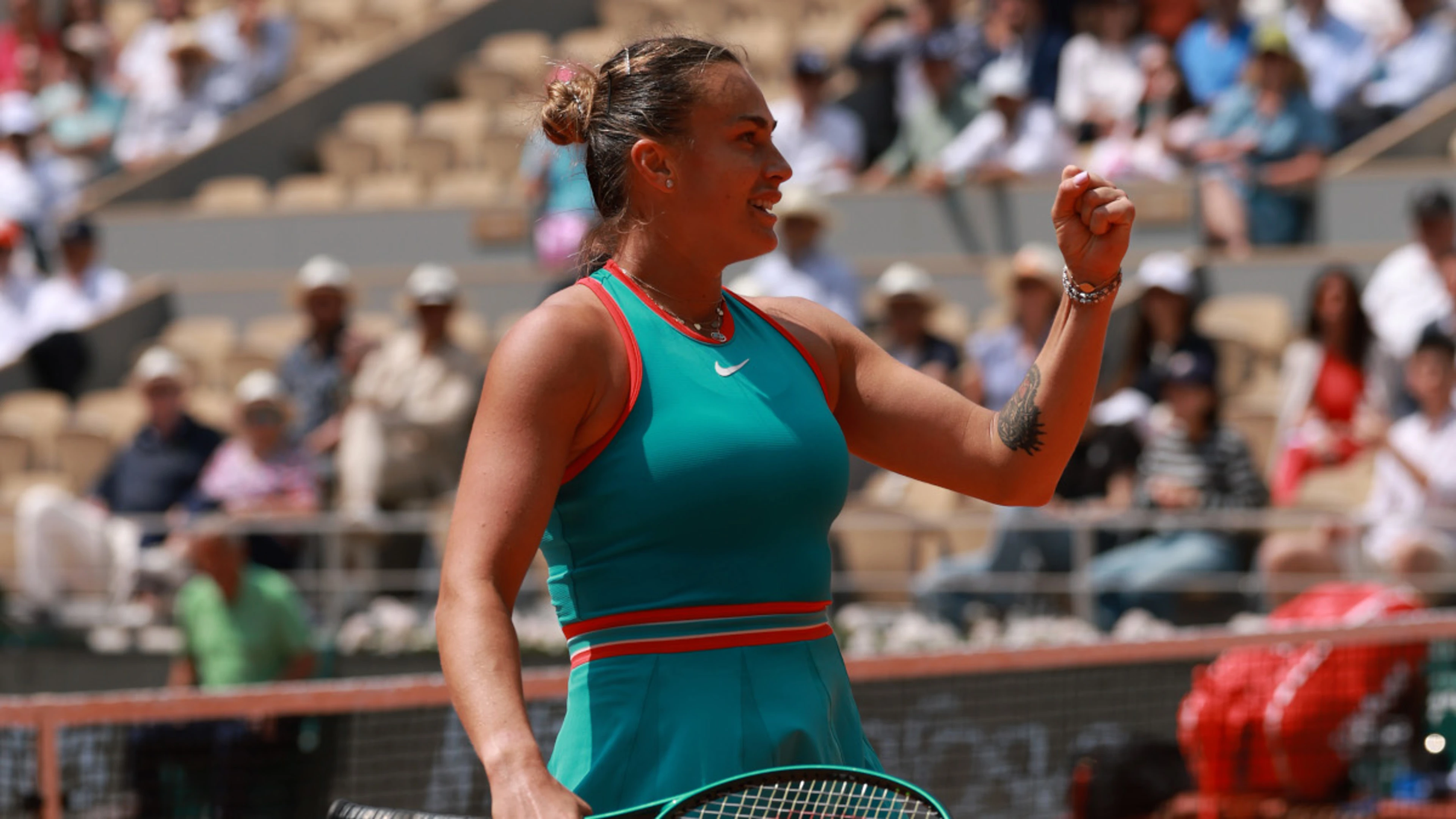Top seed Sabalenka beats Zheng to reach French Open semis