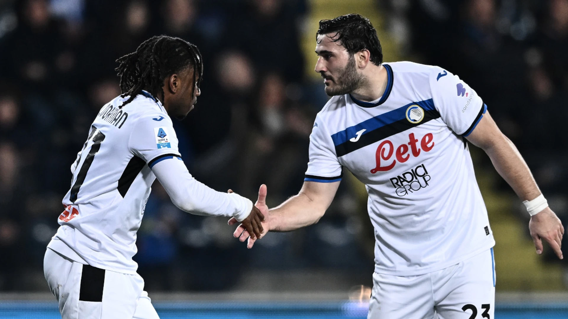 Flagging Napoli host Inter as Serie A title battle hots up