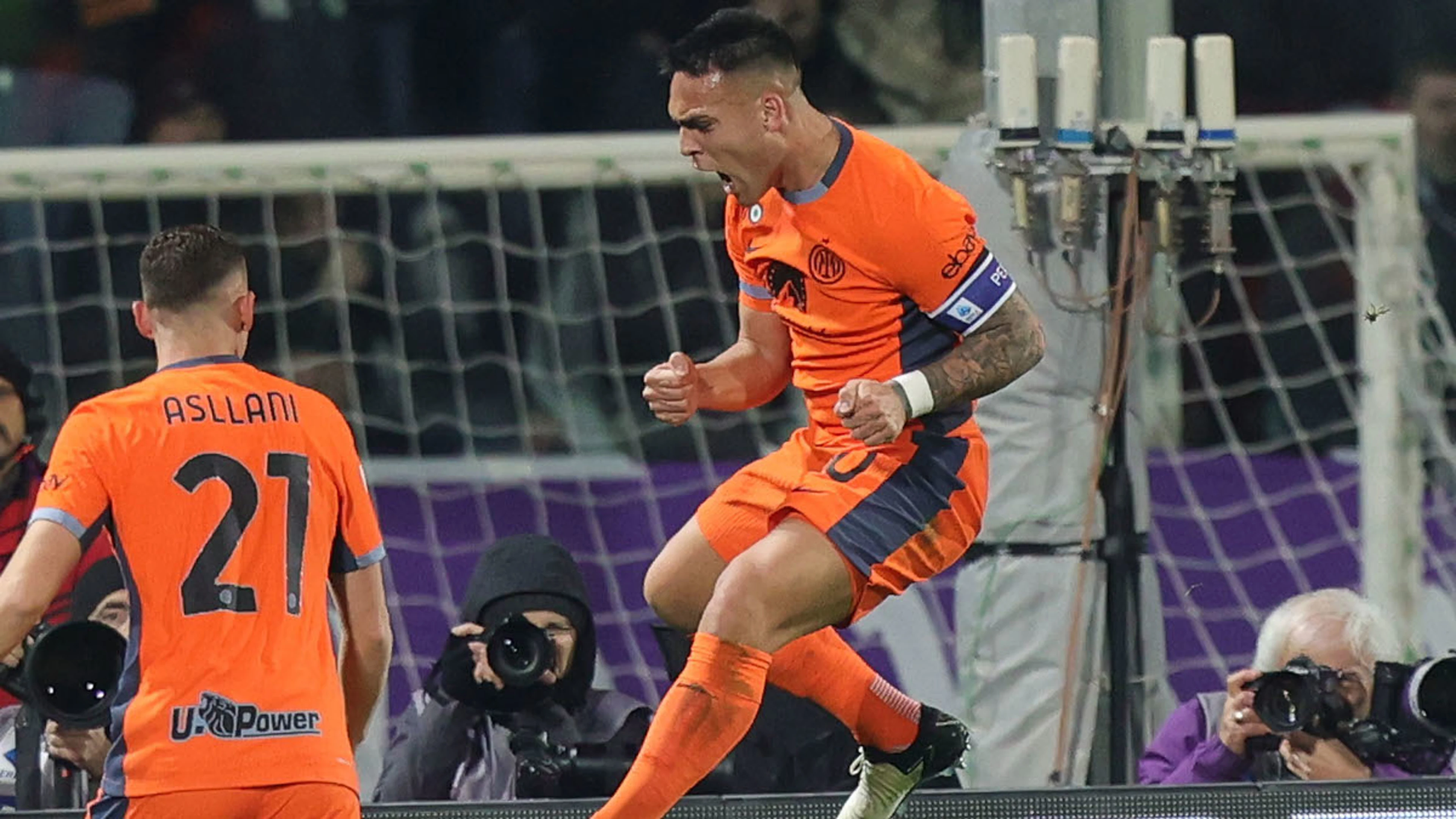 Martinez strikes again as Inter reclaim top spot from Juve