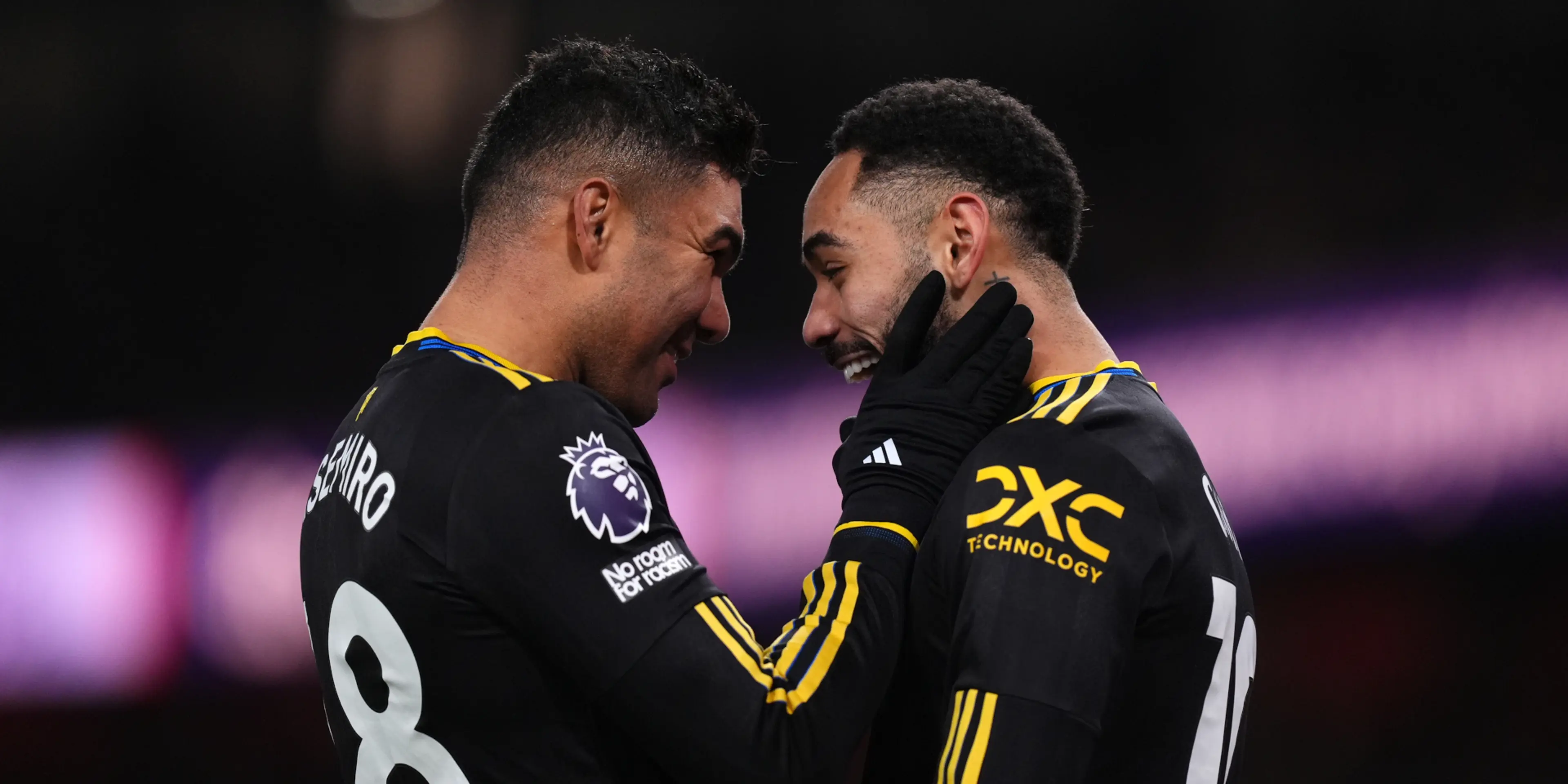 Arsenal rocked by Man Utd, Villa rekindle Premier League title bid