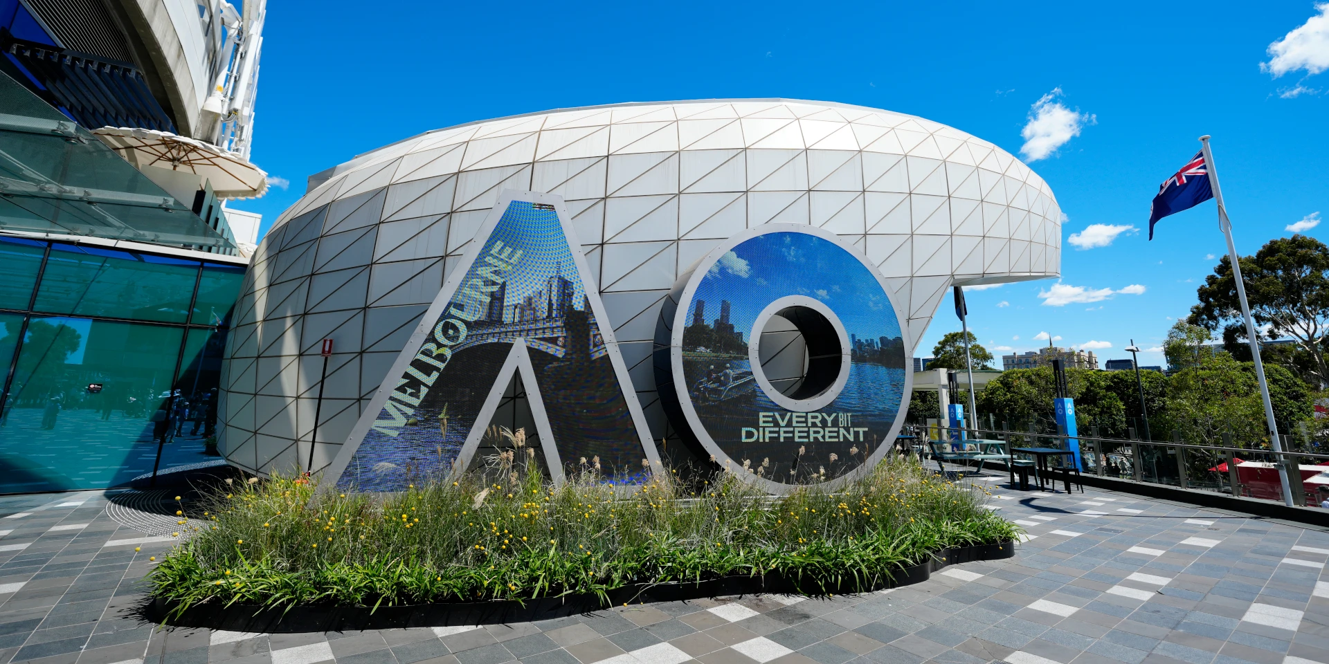 Australian Open to start earlier Saturday over forecast 40C heat