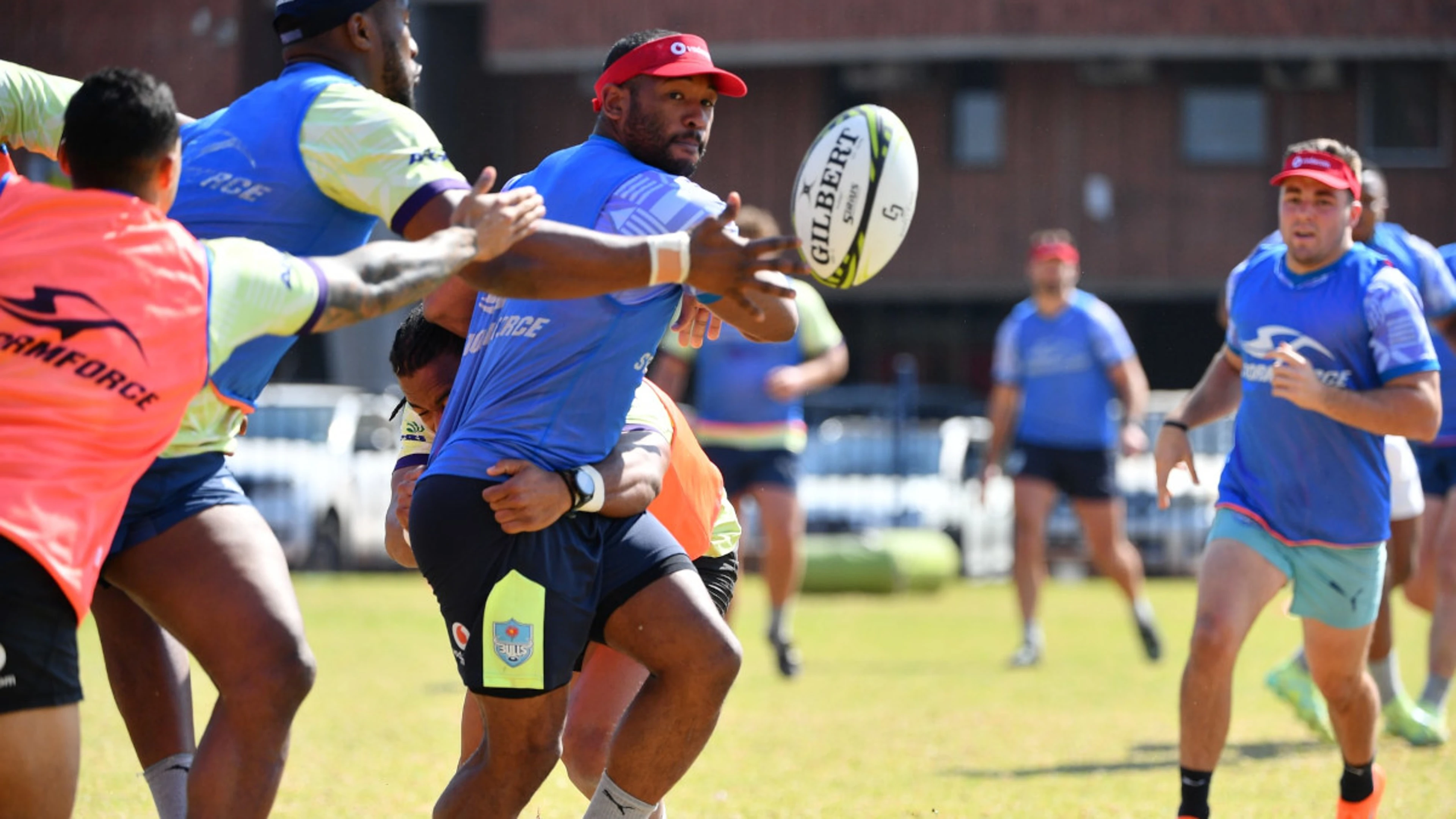 Petersen debuts for Bulls as Jake rings the changes