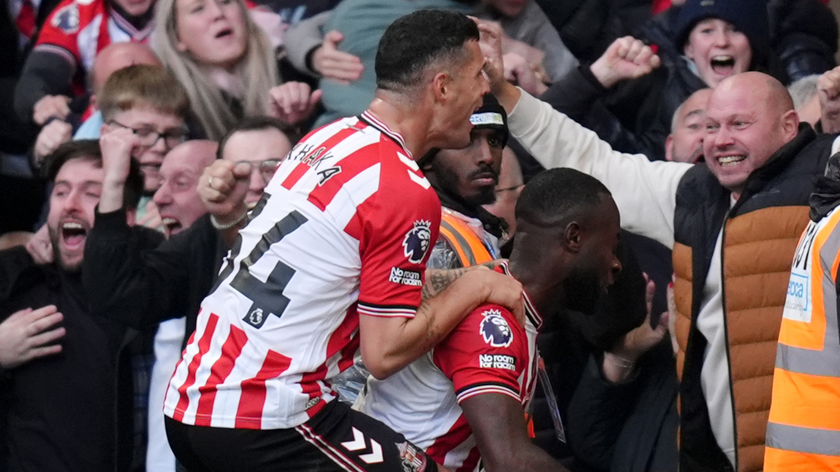 Sunderland stun Chelsea to go second, Newcastle beat Fulham