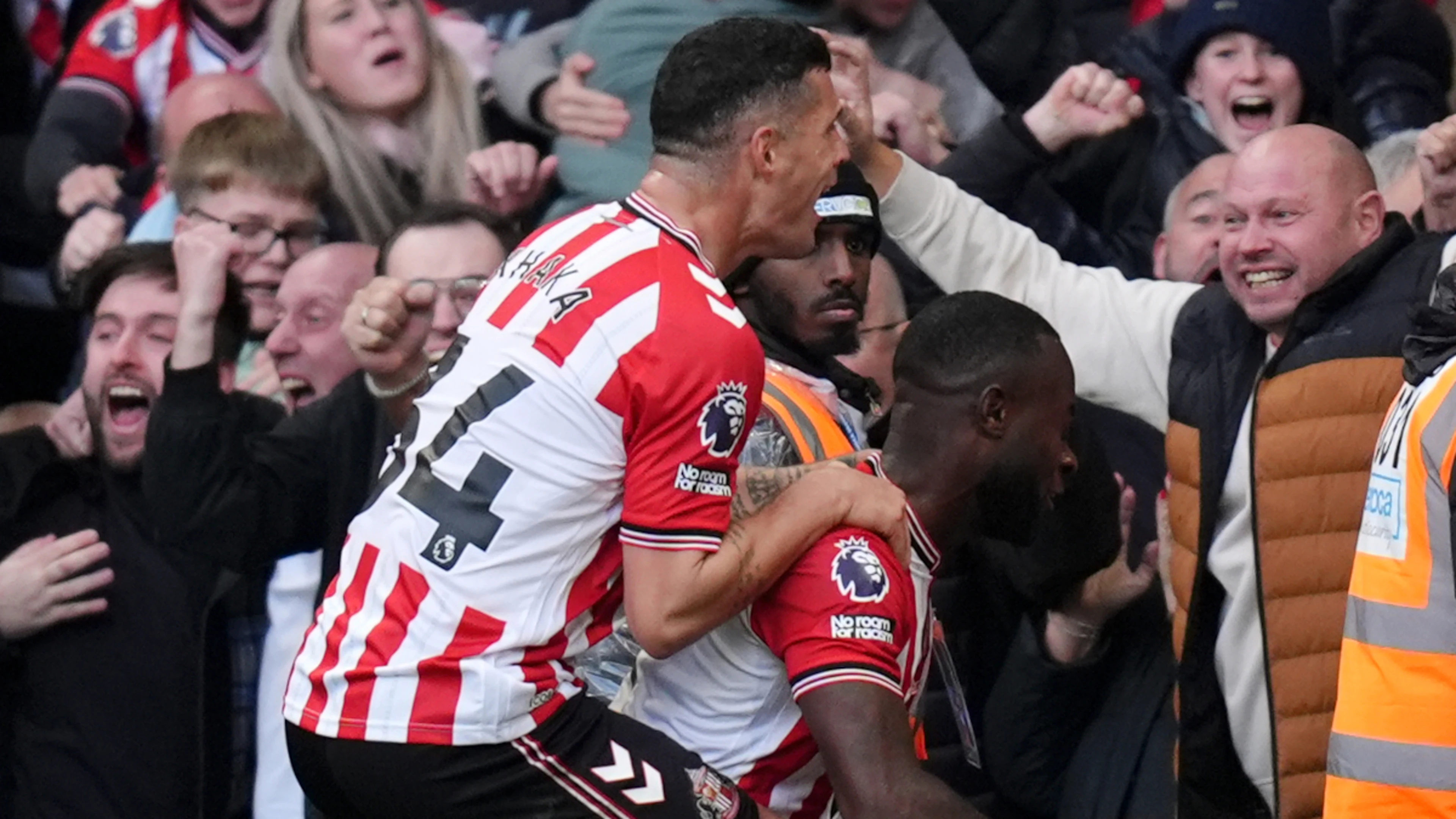 Liverpool beaten again, Man Utd go fourth, Sunderland stun Chelsea