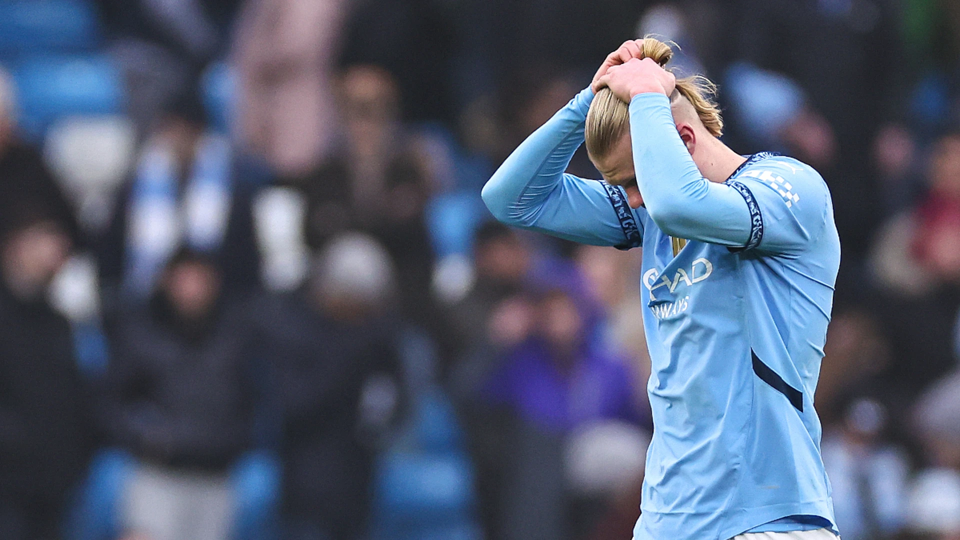 Troubled Man City held by lowly Everton, Chelsea title bid rocked