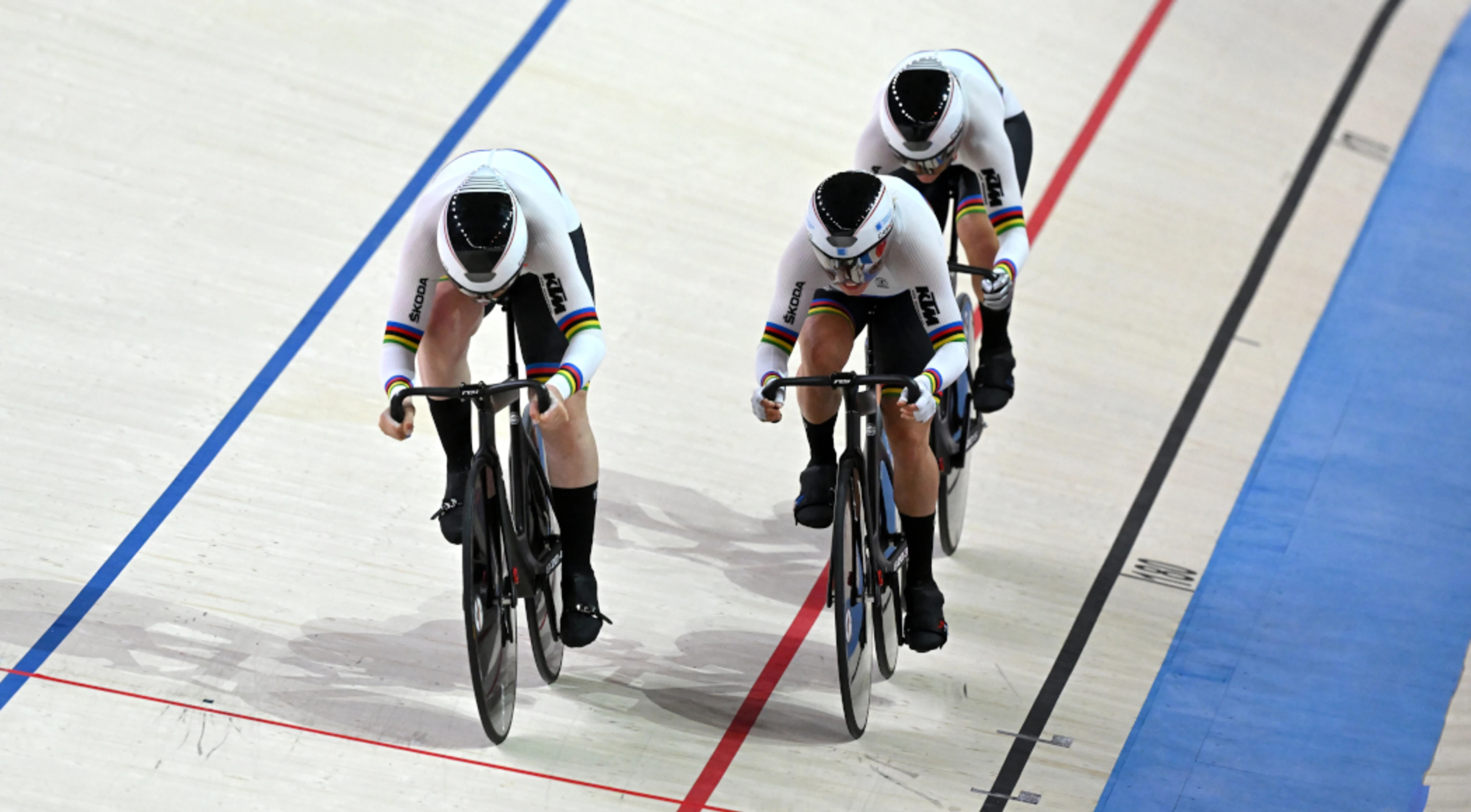Dominant Germany retain women's sprint title in world record time