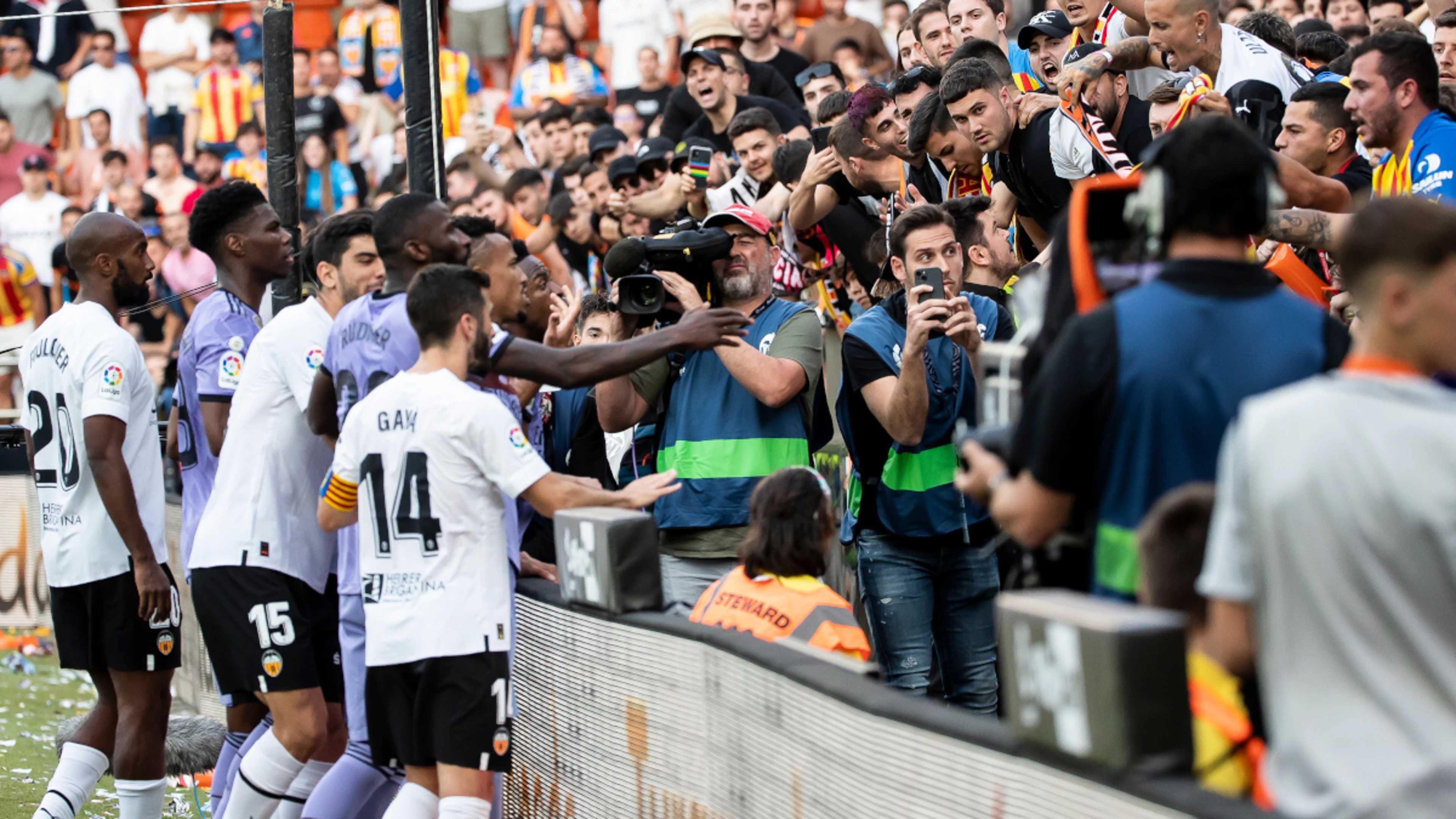 Brazil condemns 'racist attacks' on Brazilian player in Spain