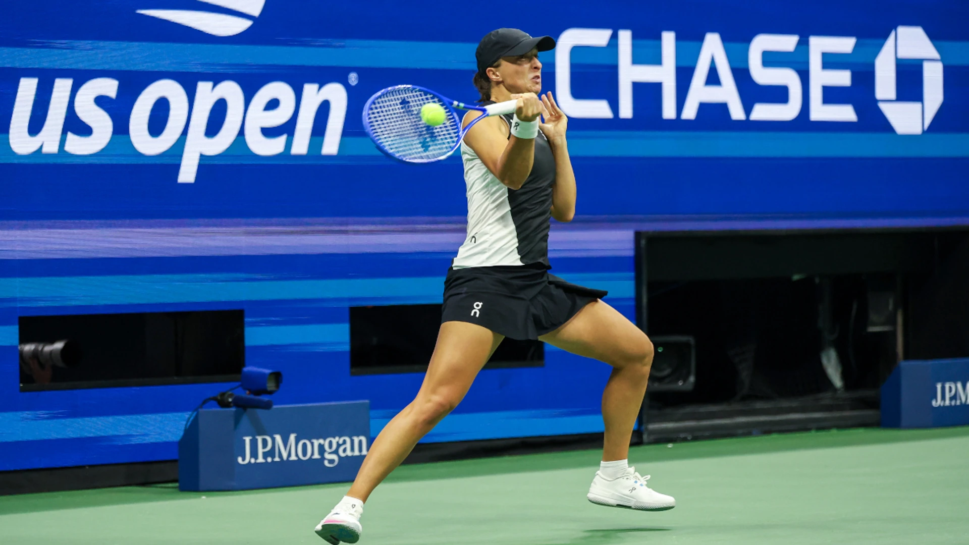 Swiatek plays down favourite status ahead of US Open