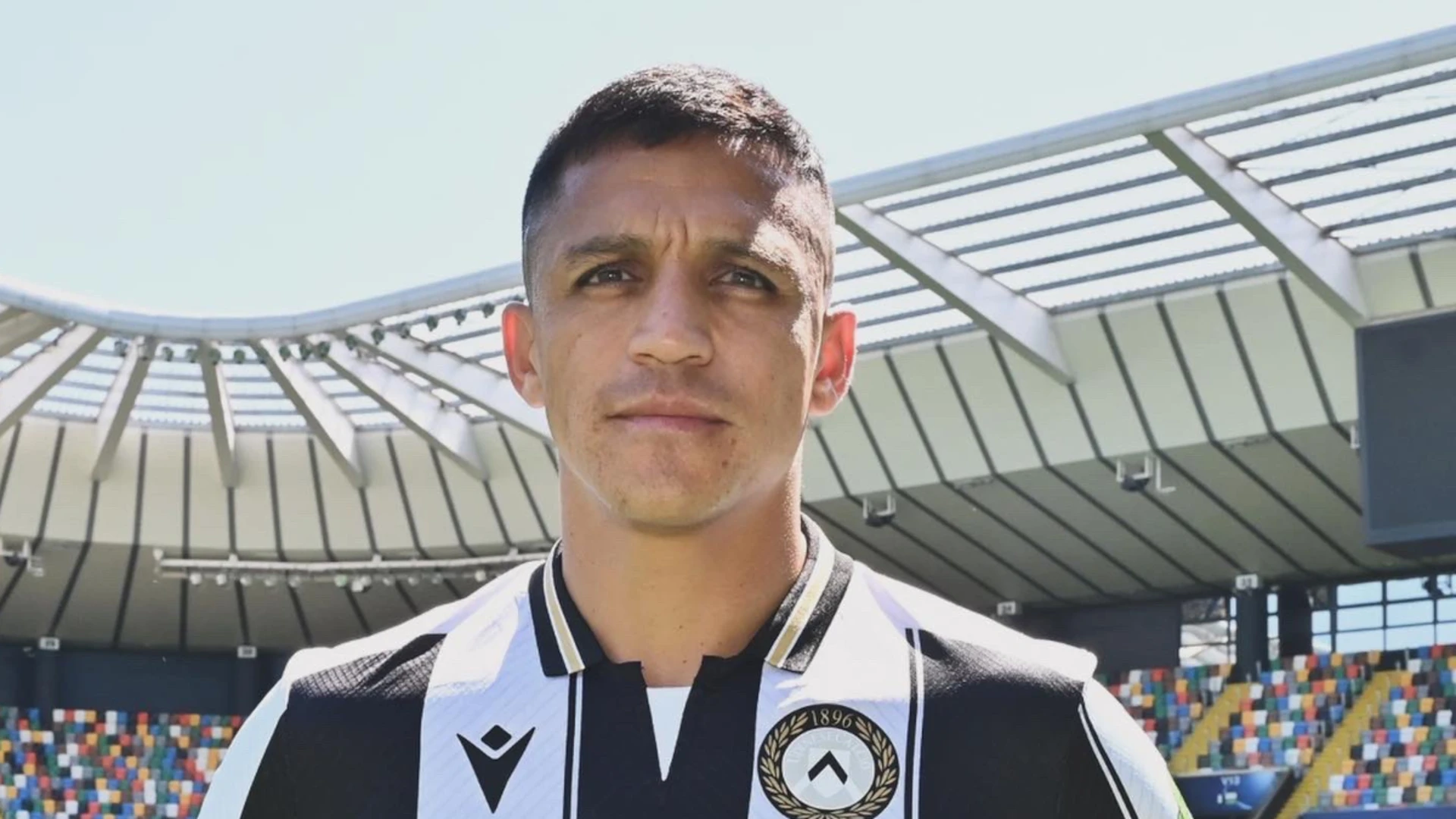 Alexis Sánchez Chiến Binh Bất Khuất - Hành Trình Đầy Cảm Hứng của Một Ngôi Sao