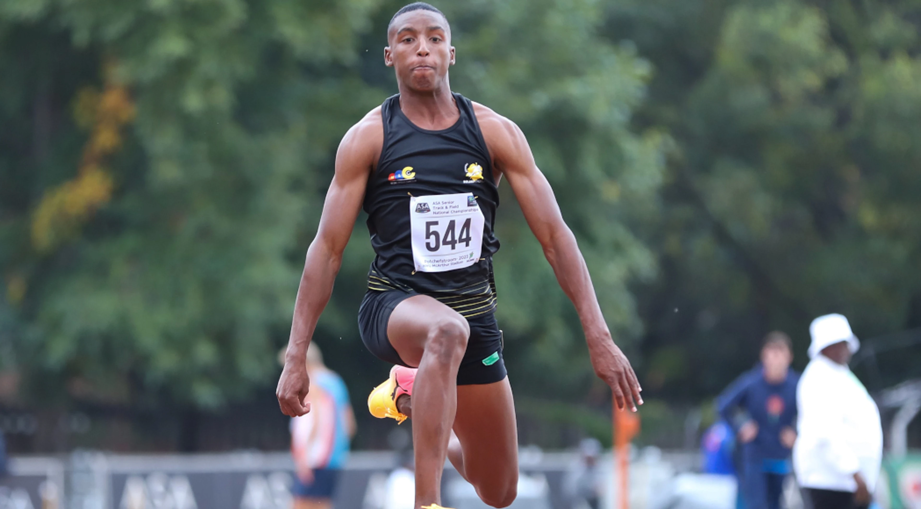 Davids and Pretorius win gold in rain drenched day