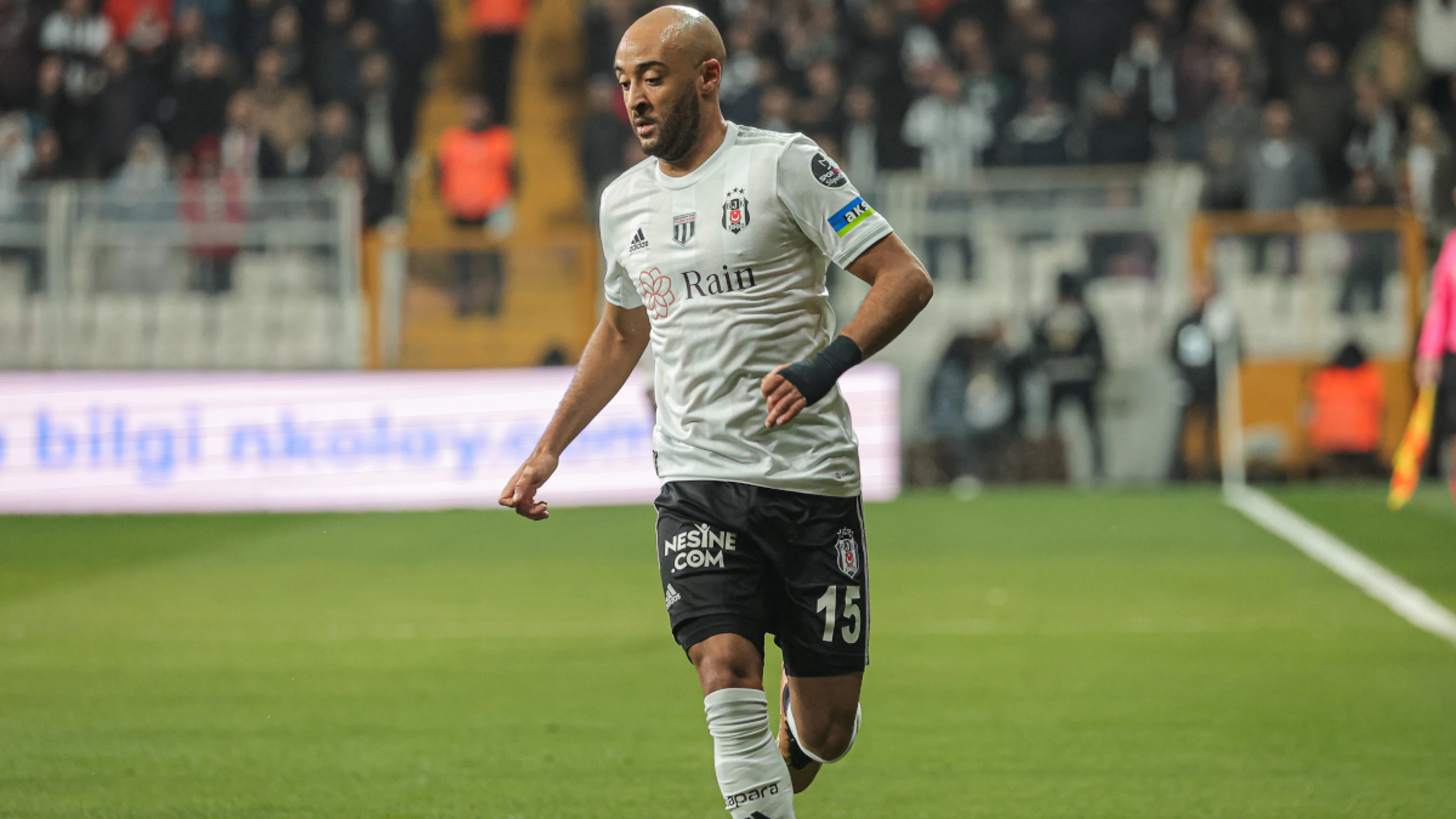 Burnley sign winger Redmond on two-year deal