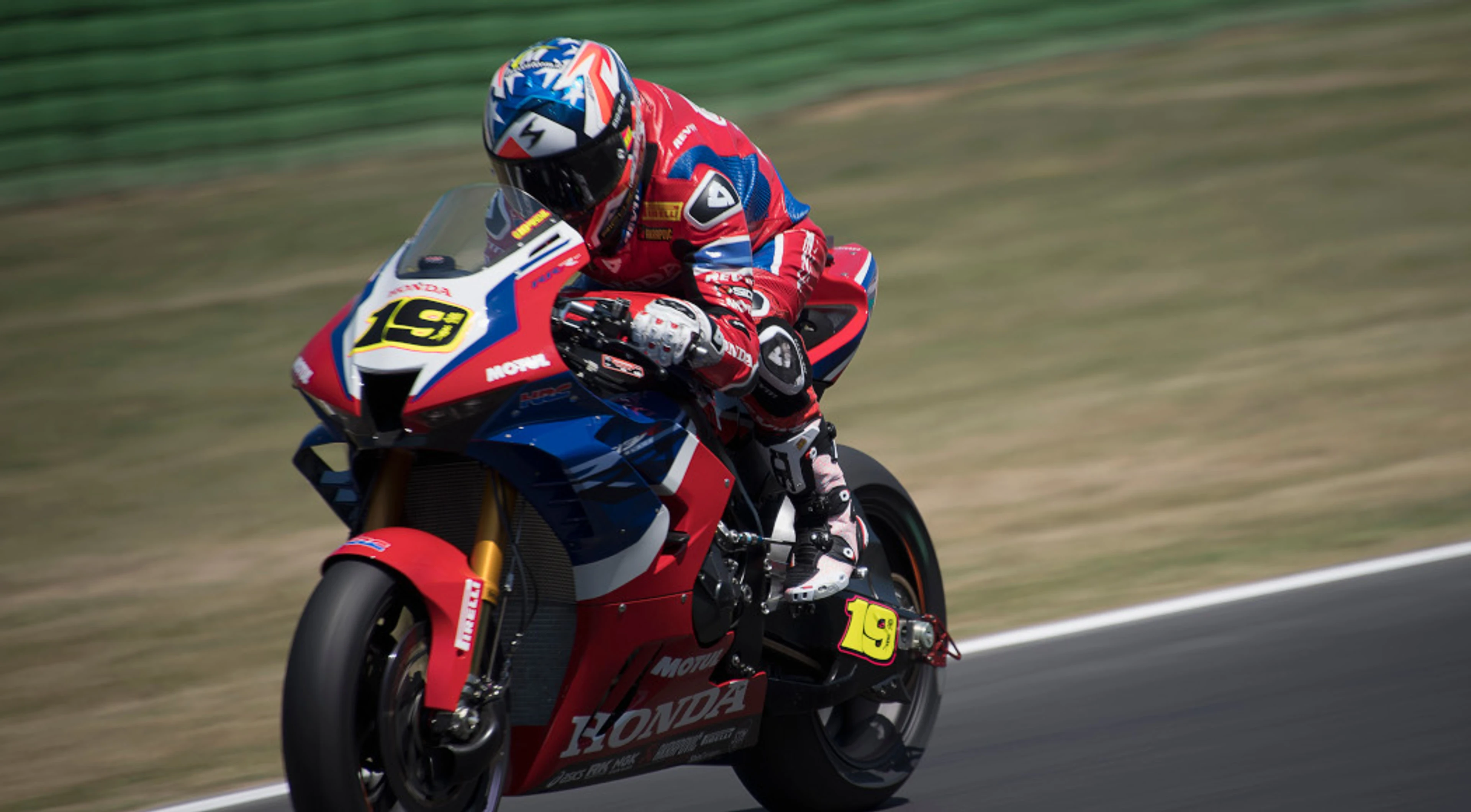 Bautista wins Sunday Superpole in Spain