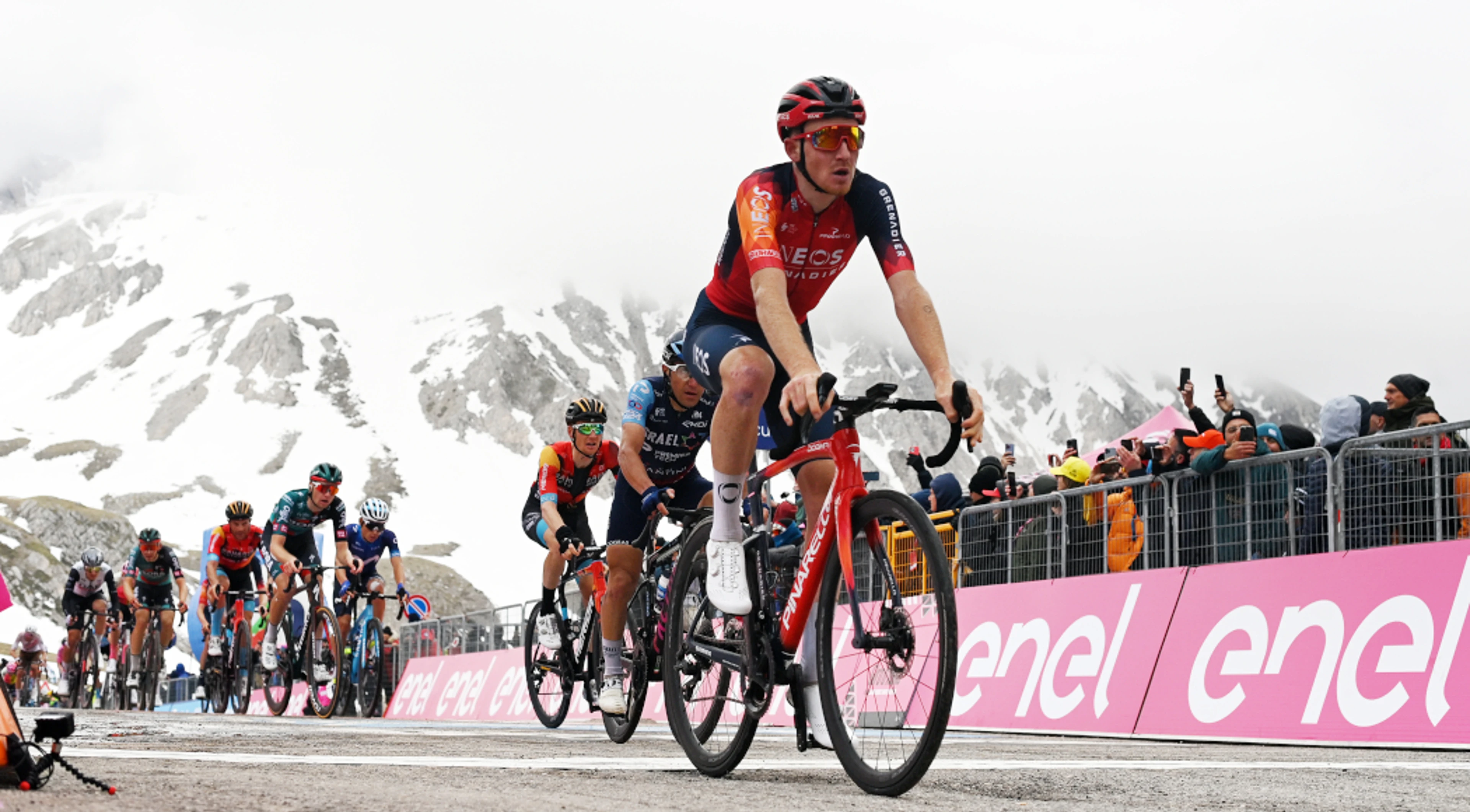 Geoghegan Hart crashes out of Giro