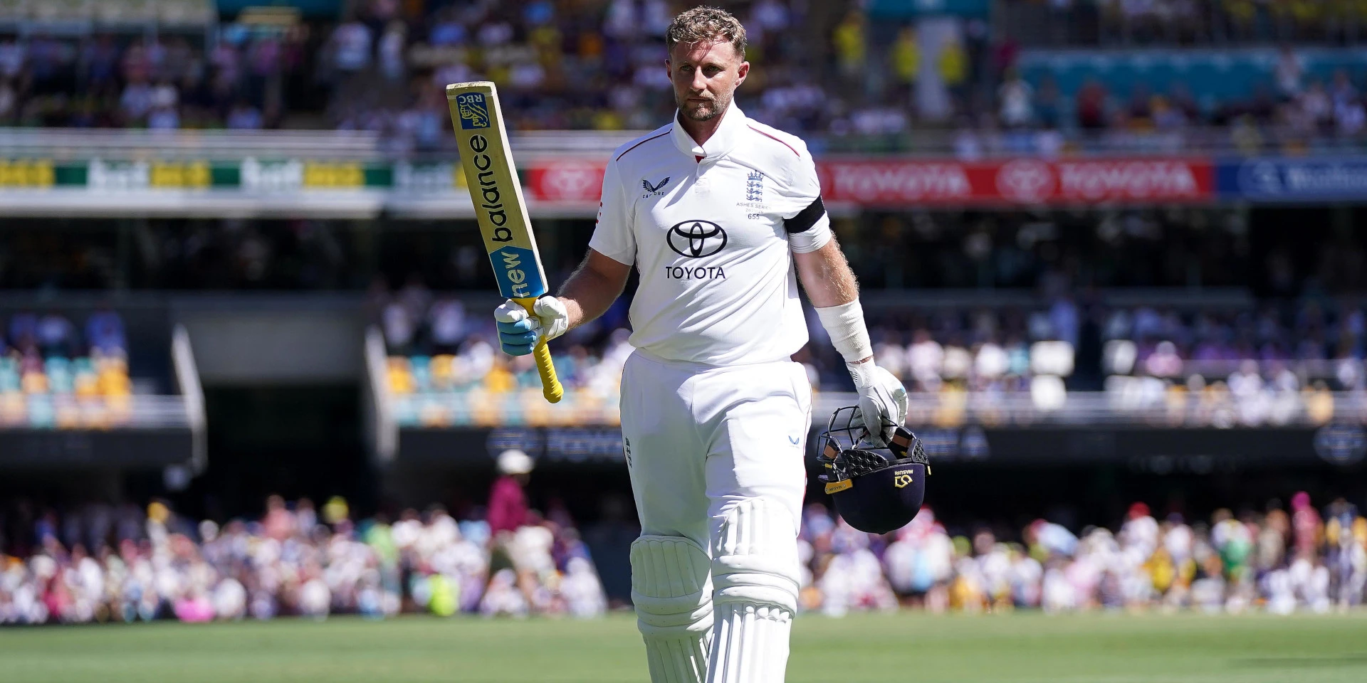 DAY 2: England all out for 334 in second Ashes test