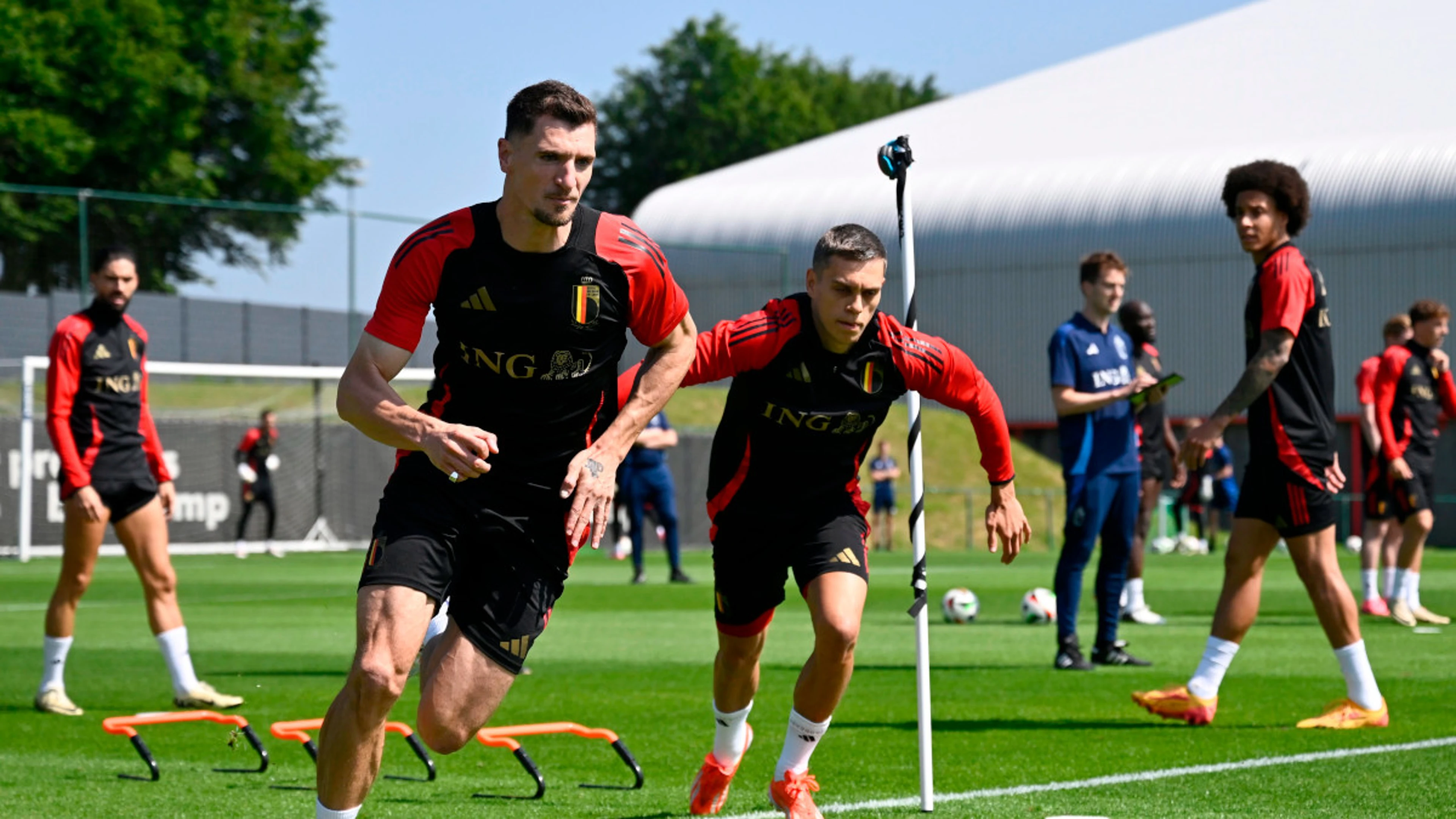 Belgium keep faith with Meunier for European Championship