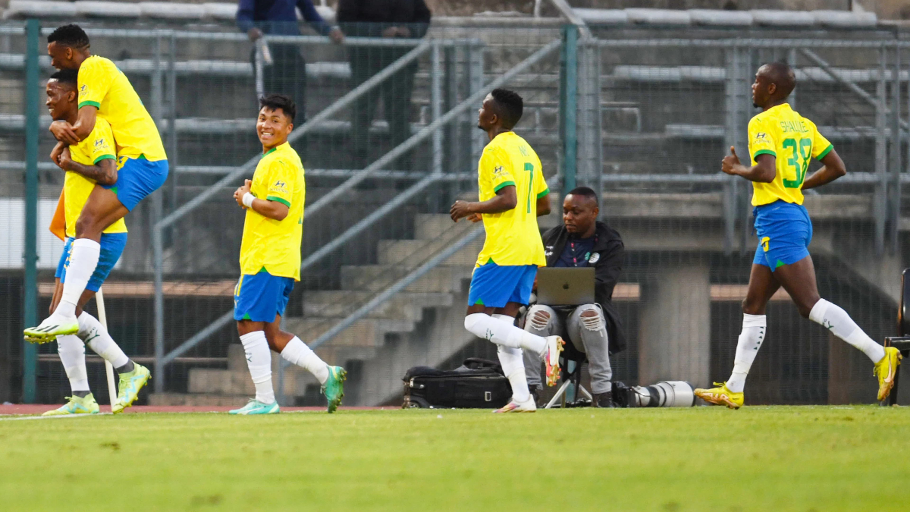 Sundowns defeat Stellenbosch to set new points record