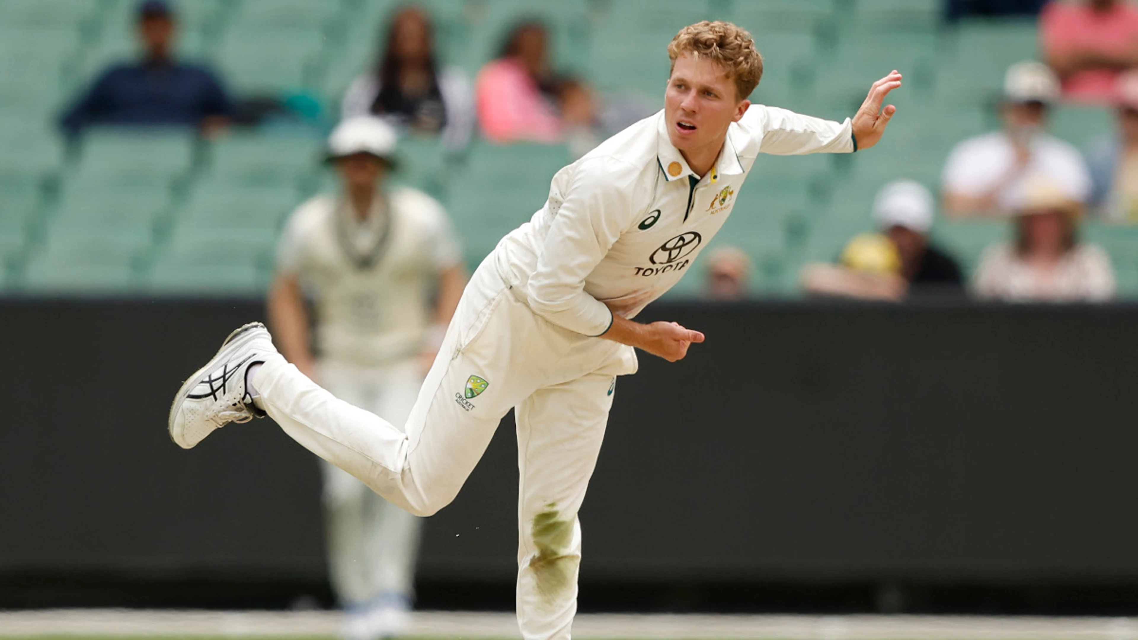 Cummins tells McSweeney not to emulate Warner against India