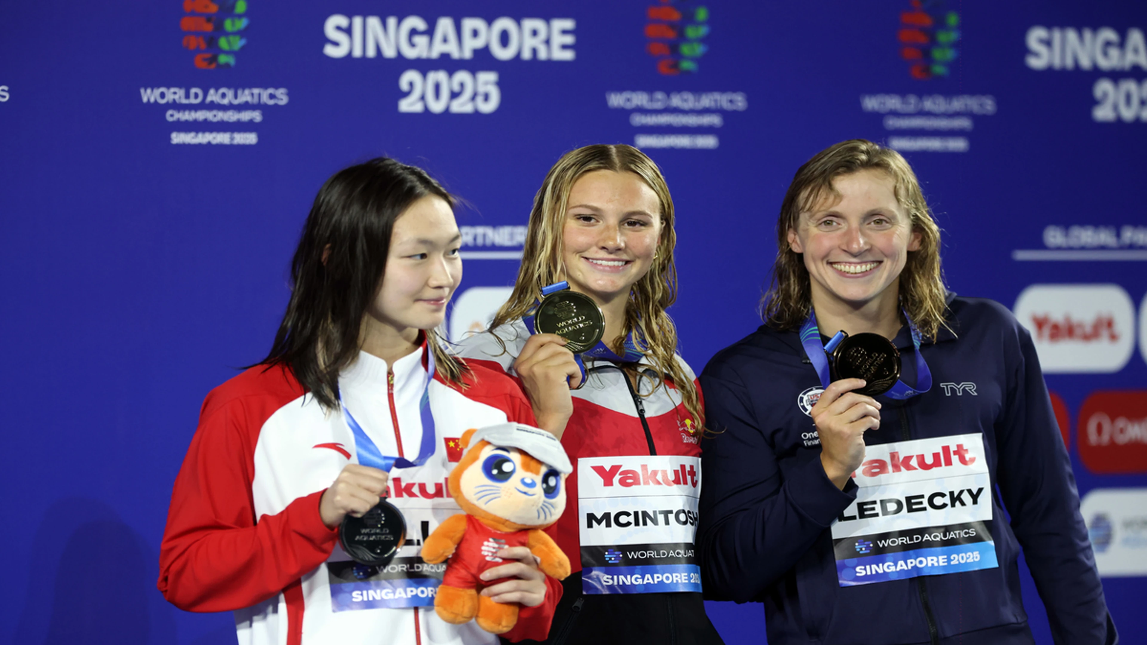 McIntosh makes golden start as Australia win world relay double